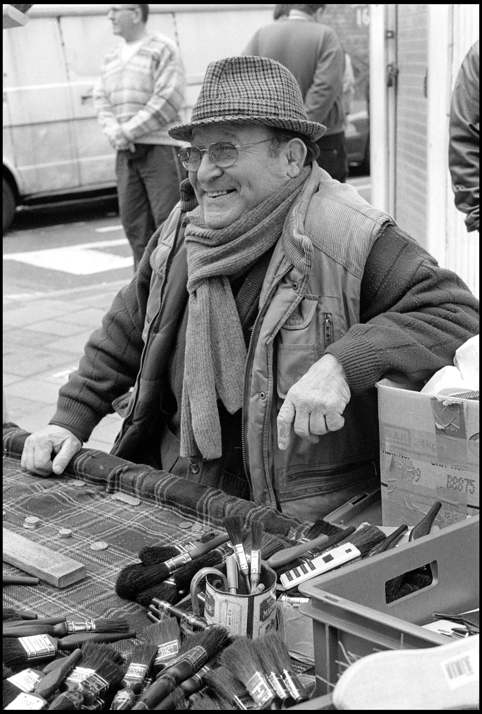 Brick Lane, London 2001 (387-010) HP5 / Nikon F3 / 50mm Nikkor