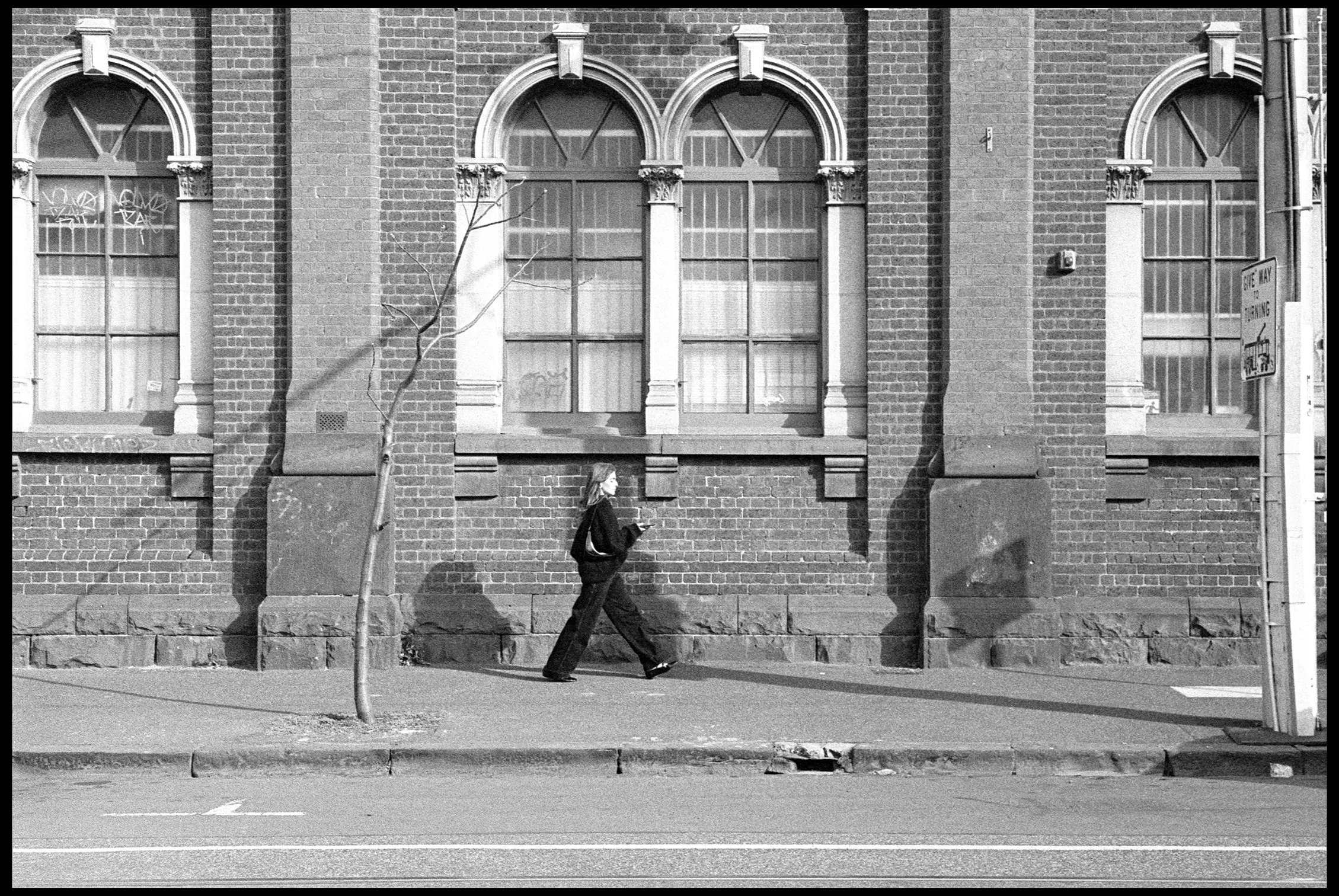 Fitzroy, Melbourne 2024 (952-030) HP5 / Canon 7 / 50mm Nikkor f2