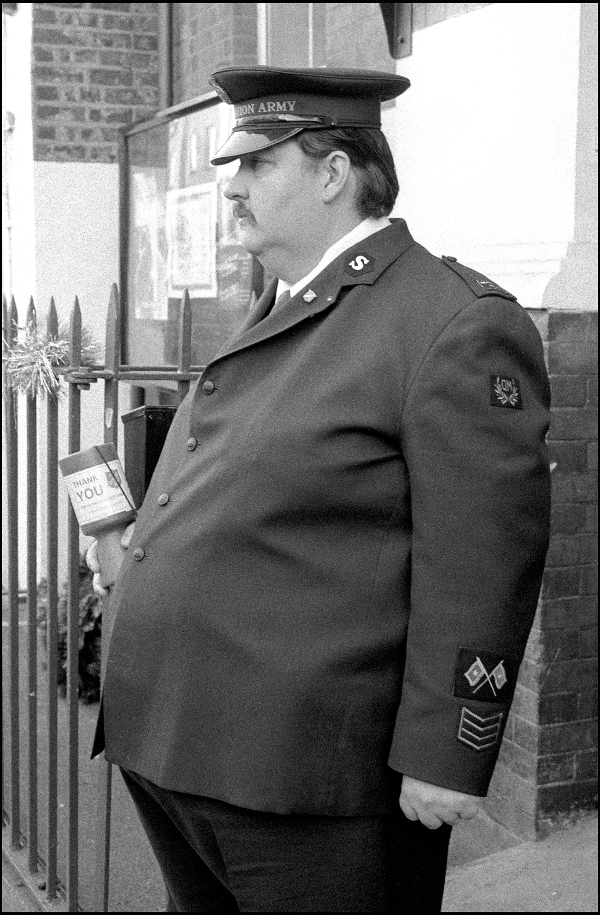 Les, Portobello Road, London 2001 (443-009) HP5 / Nikon F3 / 50mm Nikkor