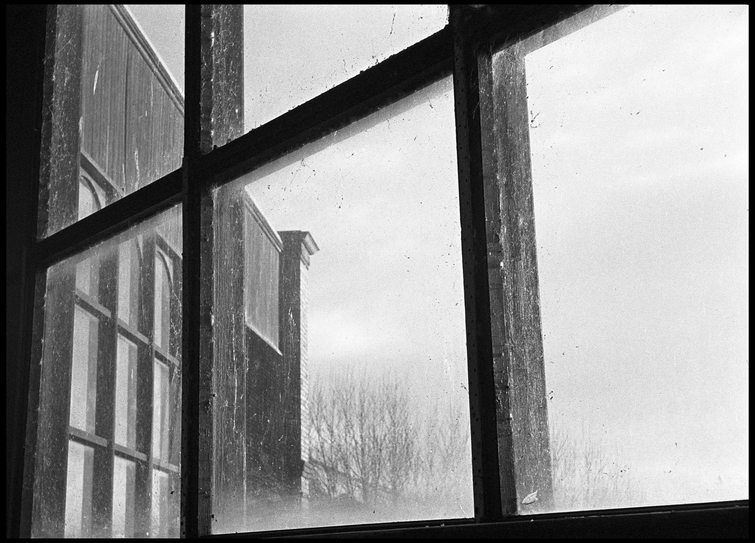 Brighton Station, UK 2018 (819-007)        
HP5 / Canon P / 50mm Nikkor f1.4