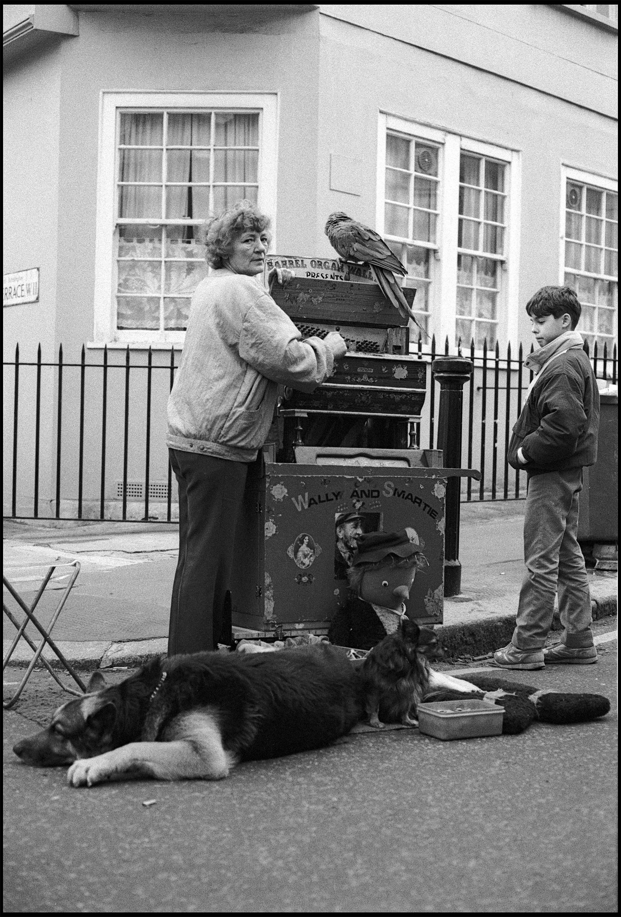 Portobello Road, London 1990 (053-026) KB21 / Canon A1 / 50mm Canon
