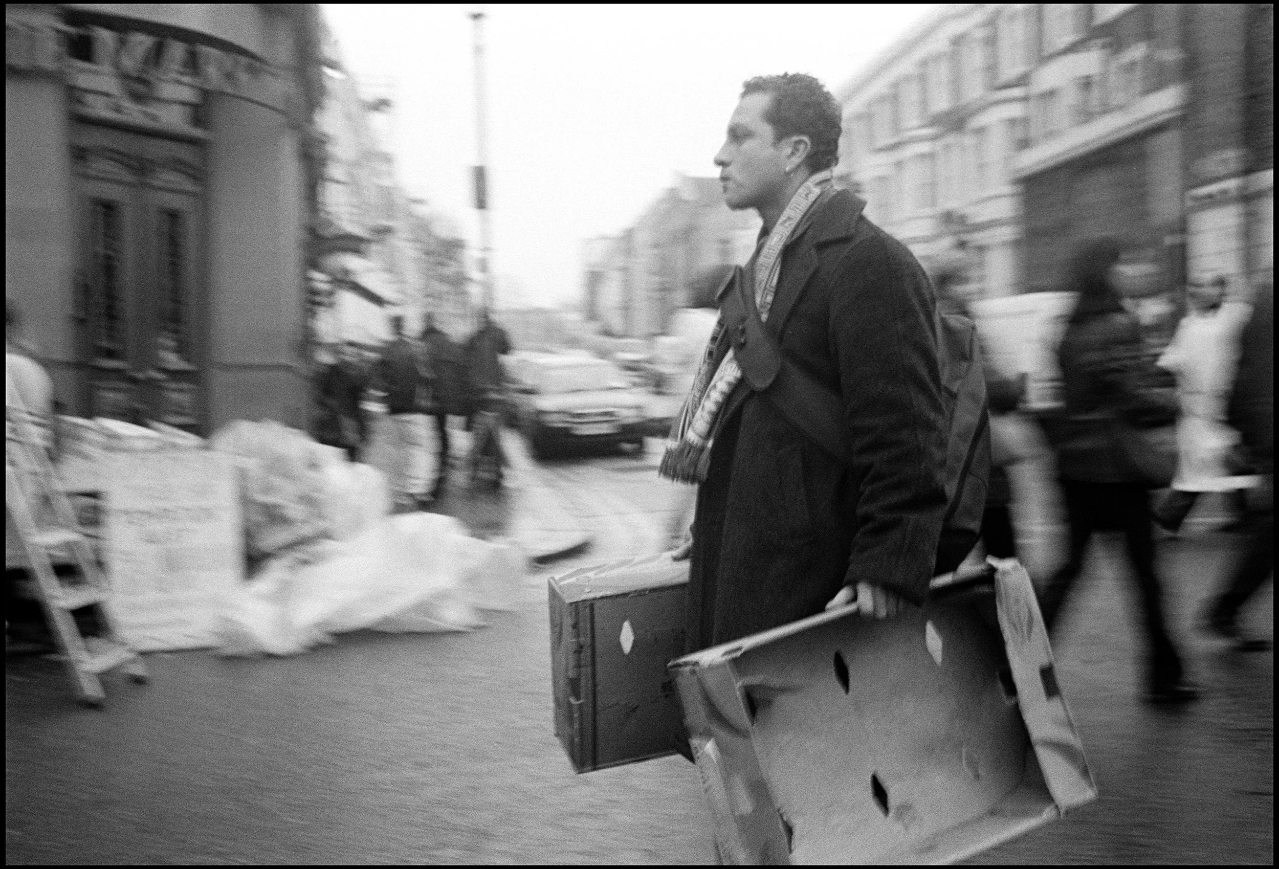 Portobello Road, London 2002 (446-011) HP5 / Leica IIIf / 35mm Leitz Summaron f3.5