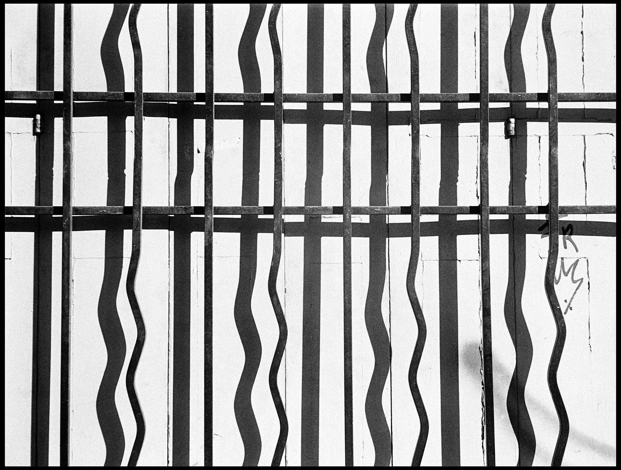 Montmartre, Paris 2023 (925-032) HP5 / Nikon S2 / 50mm Nikkor f1.4