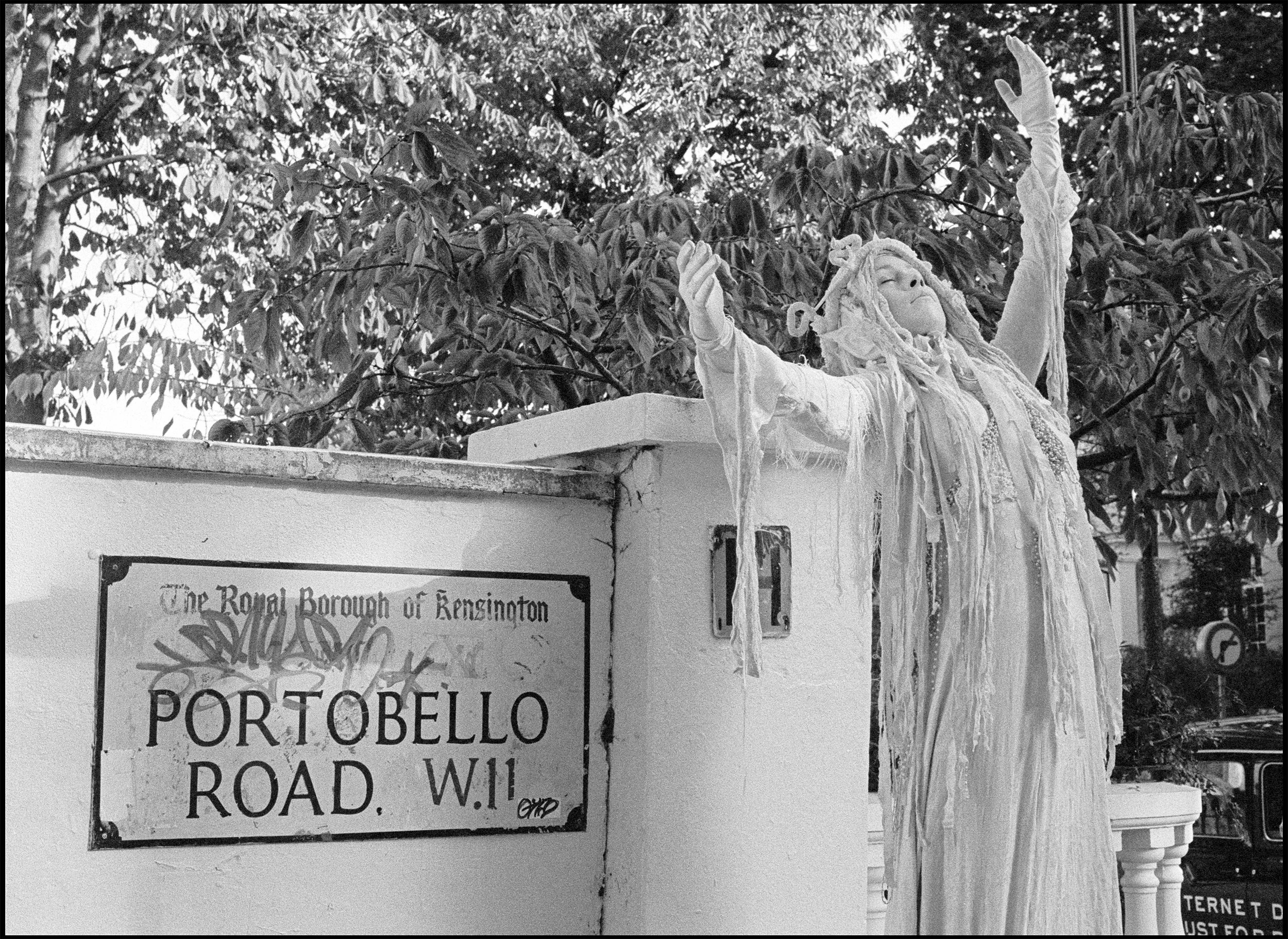 Portobello Road, London 2001 (437-007) HP5 / Nikon F3 / 50mm Nikkor
