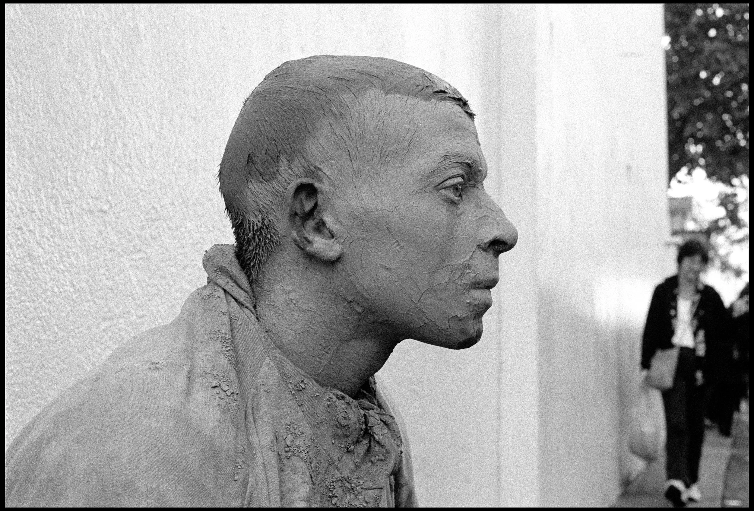 Portobello Road, London 2001 (437-005) HP5 / Nikon F3 / 50mm Nikkor
