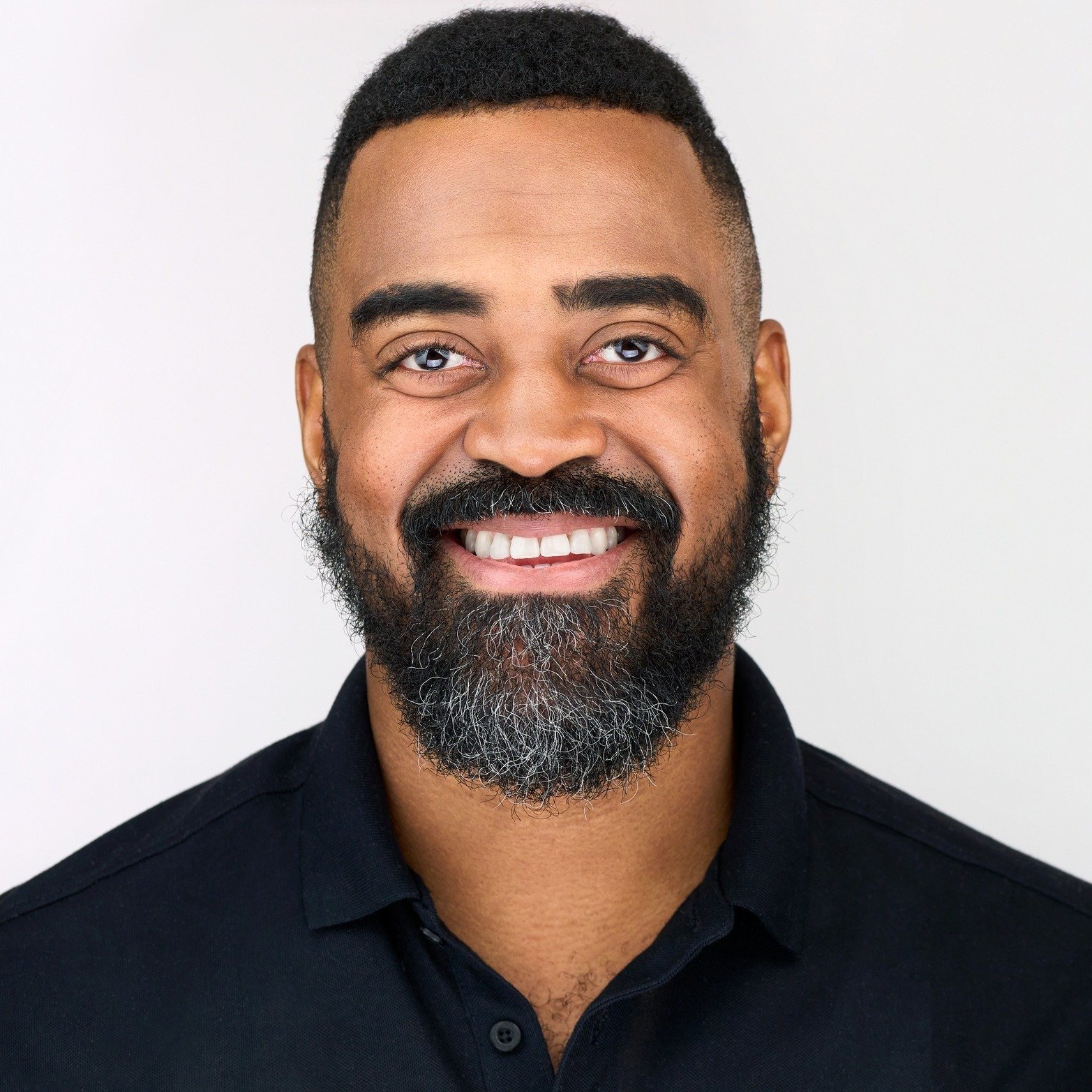 1, 2 or 3? Let me know below!

Grateful for the opportunity to collaborate with the talented DC-based photographer @followdon and capture some cool headshots 😎 Thank you Don for bringing your unique vision and expertise to this fun photoshoot! 

Loo