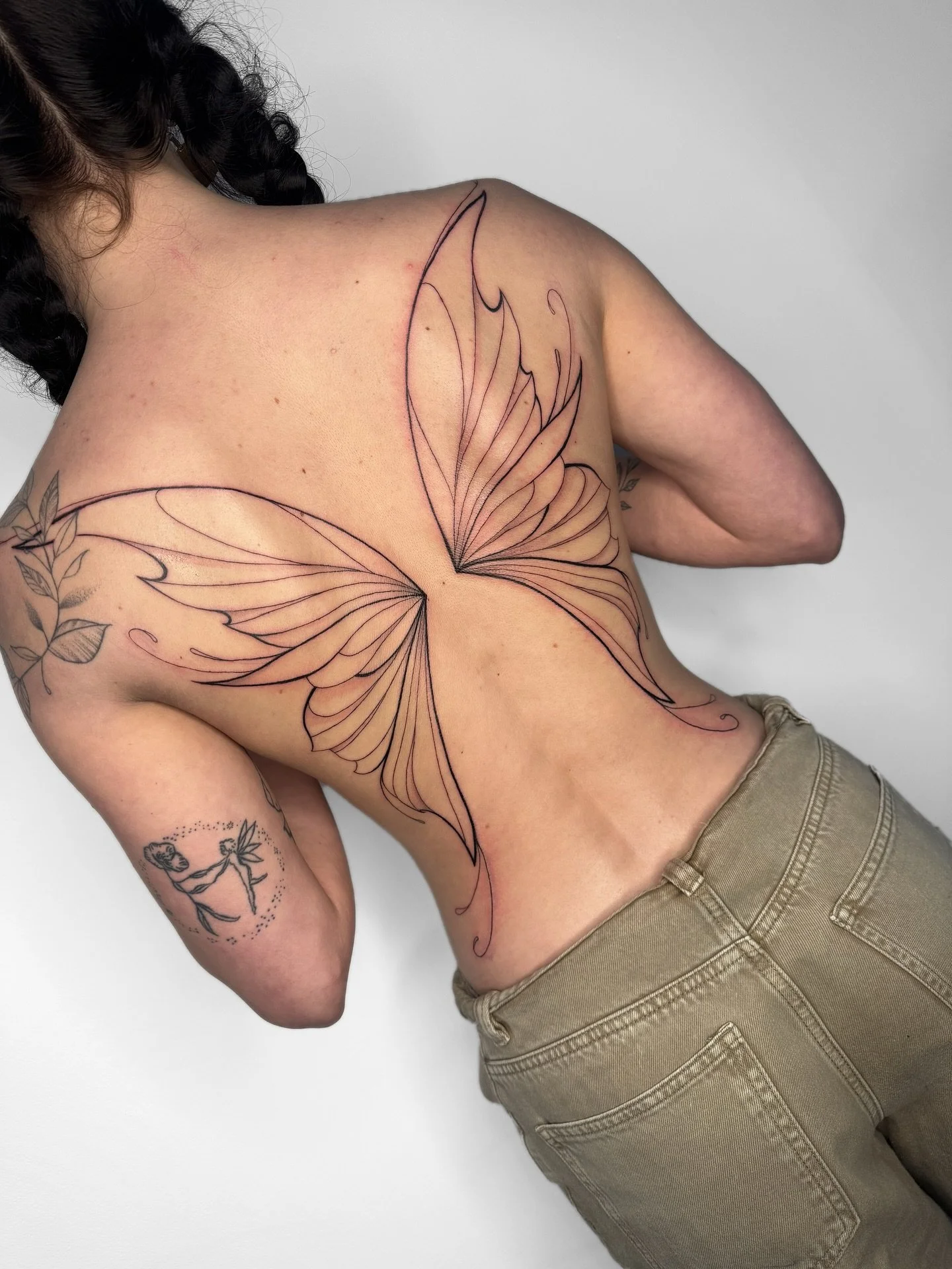 🪽wings for @__lilygracee 
-
-
-
#tinytattoo #flashtattoo #smalltattoo #stickertattoo #patchwork #patchworktattoo #finelinetattoo #sunshinecoasttattoo #sunshinecoast #tattoos #finelineartist #sunshinecoastartist #backtattoo #wingstattoo