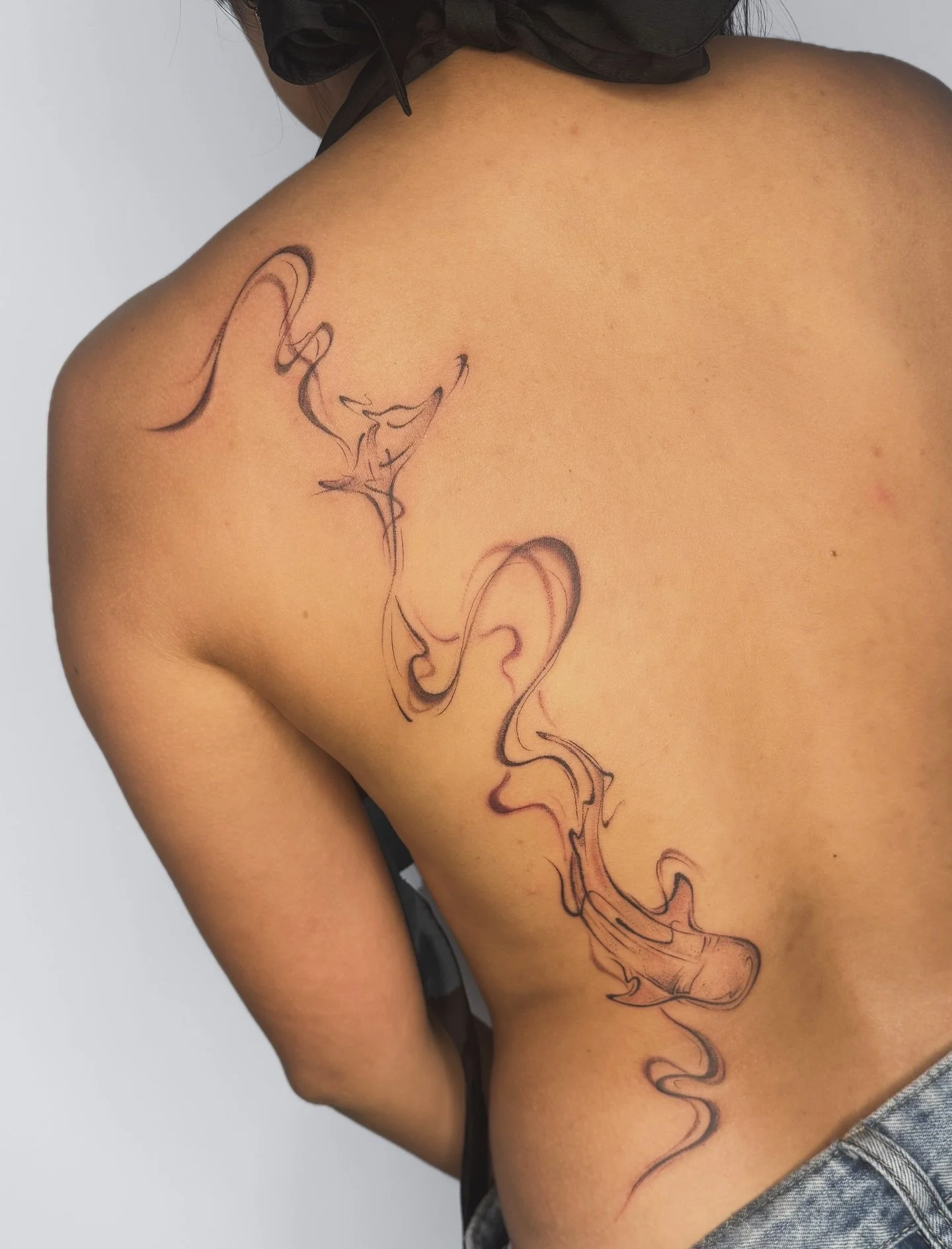 a flowy, abstract manta ray + whale shark back design for @jomjamnt 🤍
-
-
-
#tinytattoo #flashtattoo #smalltattoo #stickertattoo #patchwork #patchworktattoo #finelinetattoo #sunshinecoasttattoo #sunshinecoast #tattoos #finelineartist #sunshinecoasta
