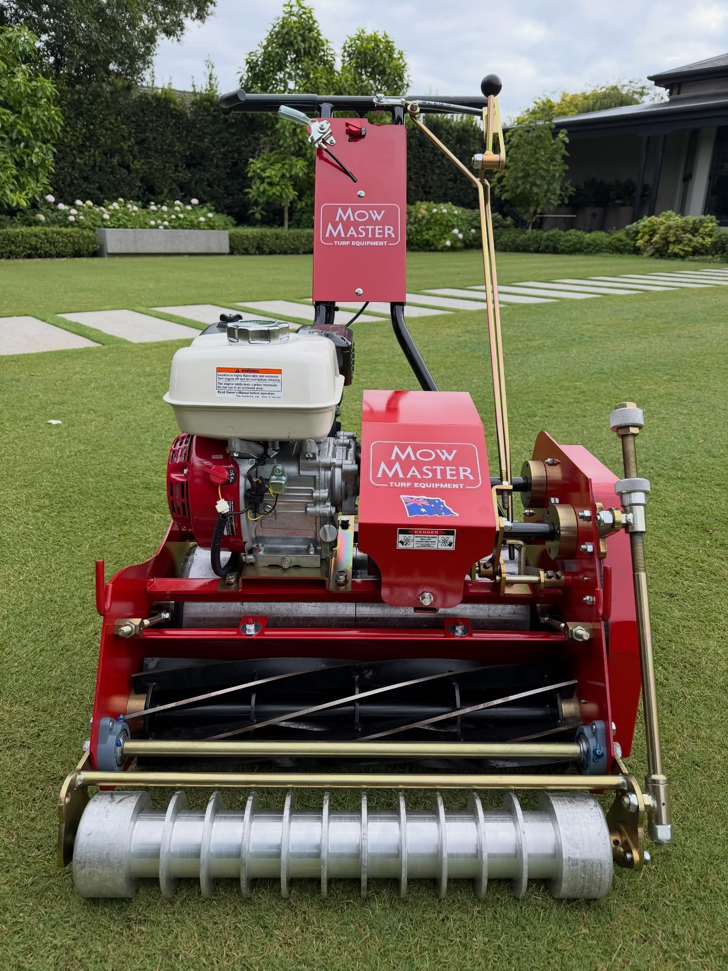 Clients new Red Mow Master HC24 - 8 blade reel and grooved front roller. 

Beautiful looking unit. 
@mowmaster_turfequipment