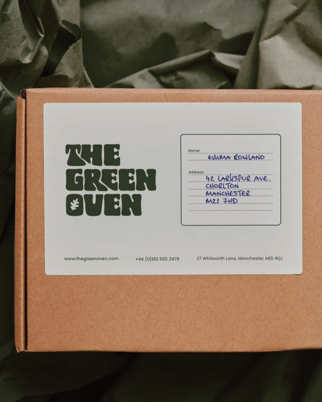 Reimagining what a modern vegan bakery brand could look like 🌿

The Green Oven is a conceptual brand identity project exploring how design and strategy can shape a bakery built on sustainability, craft, and community.

This concept focuses on authen