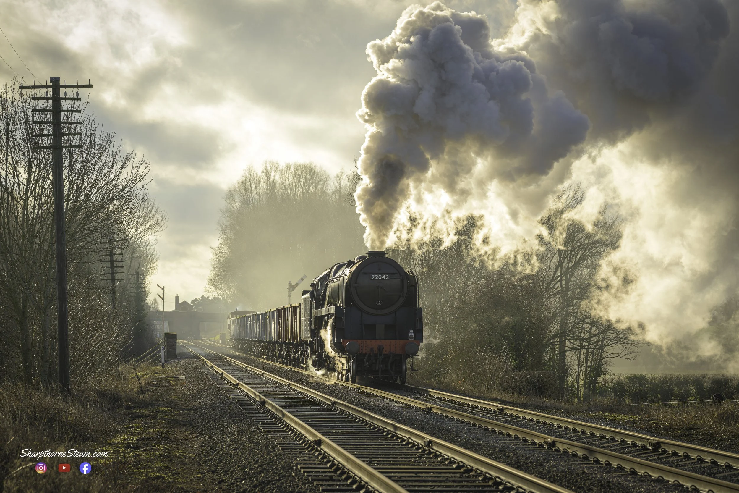 Light and Steam - Catching the wonderful light of late morning No92043 powers majestically out of Quorn.