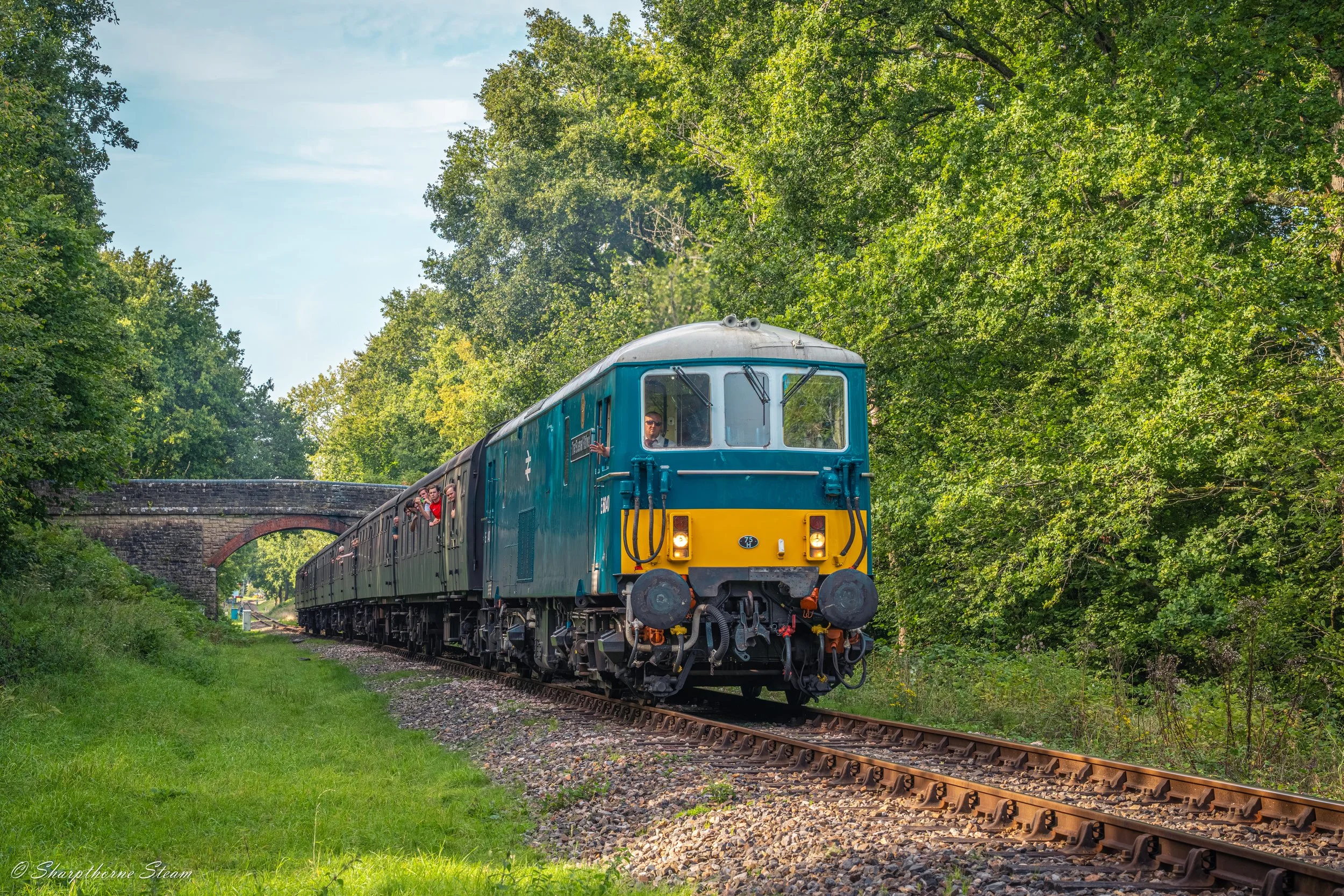 Thunderbird - E6040 returns south (through Birch Farm) on her own as No50008 "Thunderer" developed a fault at East Grinstead which stopped her gala running. E6040 would later rescue the Class 50 from Kingscote.