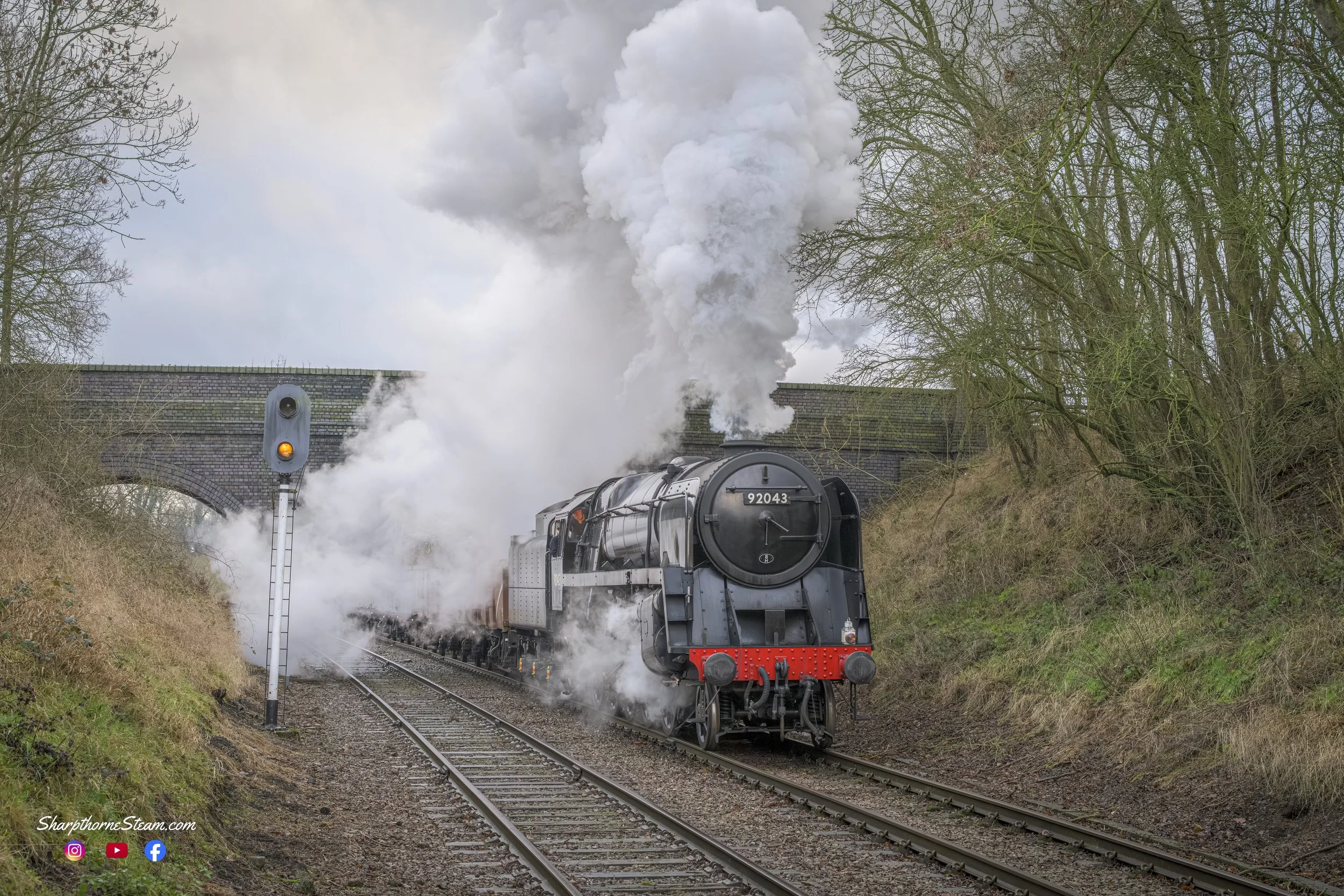 Powering Through - No92043 makes quite a sight at Rabbit Bridge.