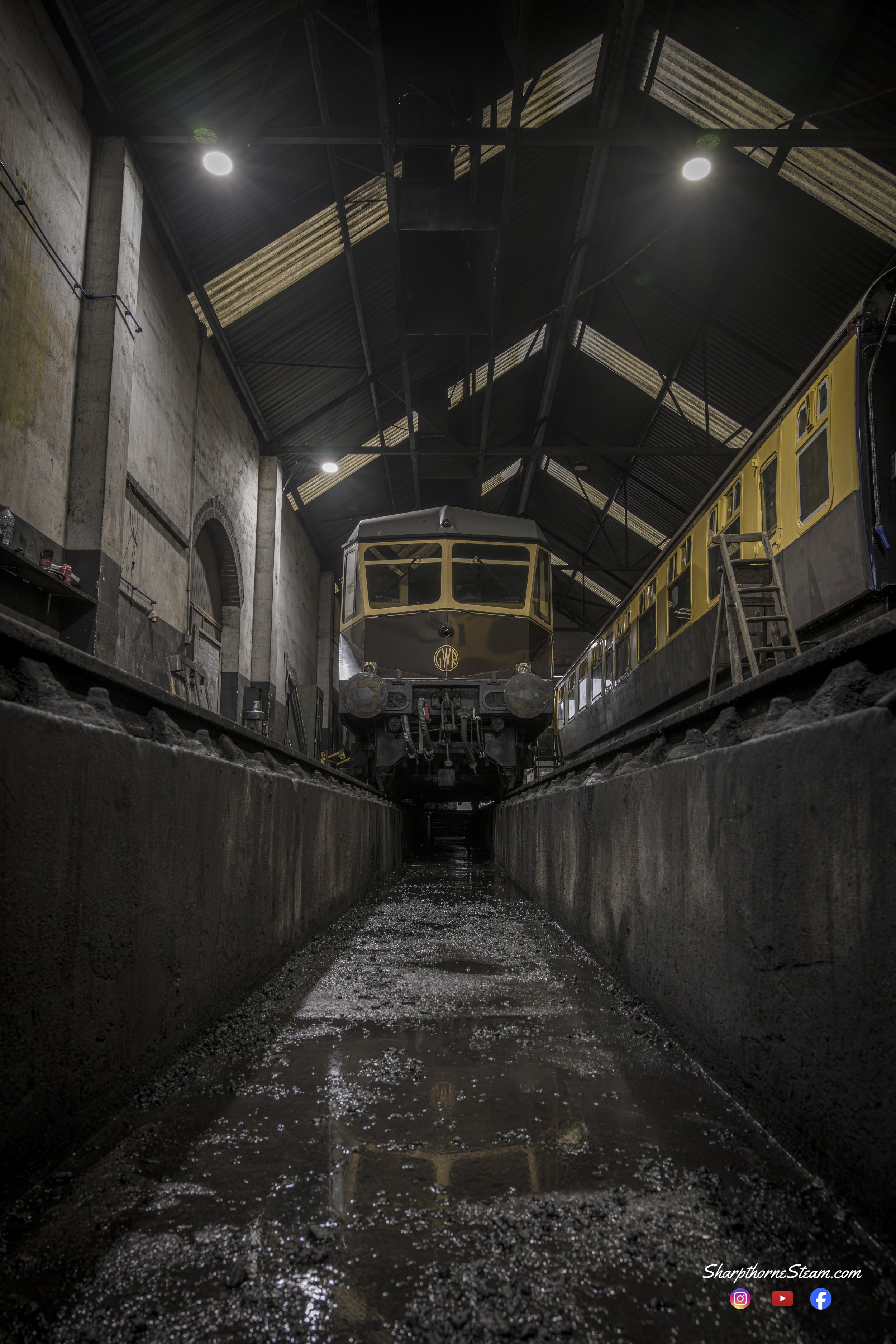 GWR Railcar on Shed - The GWR Railcar from Didcot stands on shed.