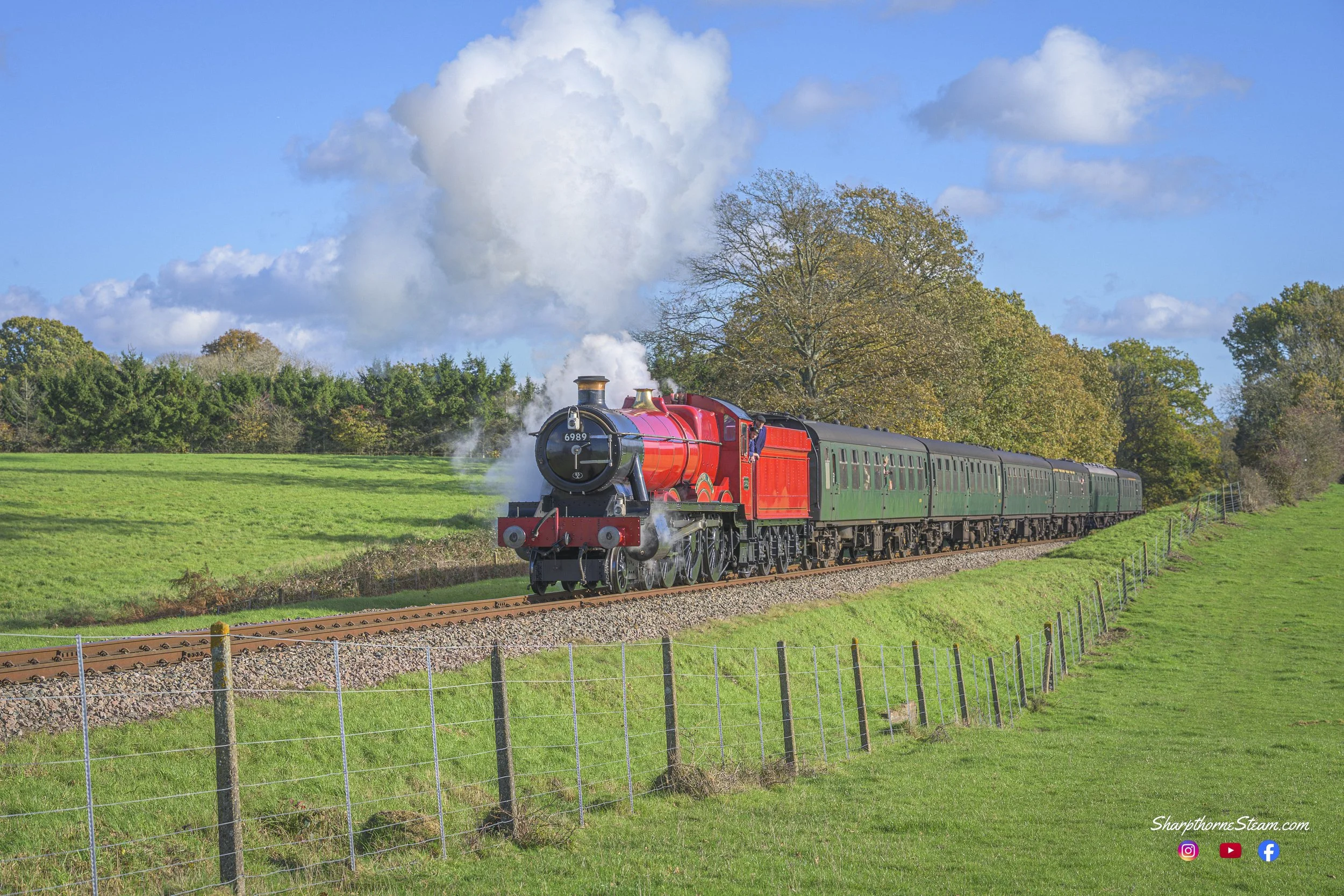 Hogwarts Express PtIII - No6989 enjoys the winter sun on her first weekend back at the Bluebell Railway. (Nov'25)