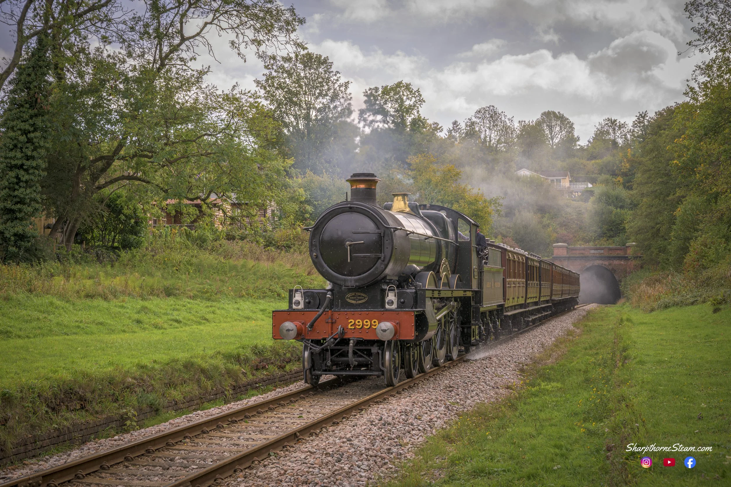 Lady of Legend - Visiting from the Didcot Railway Centre No2999 is seen at Sharpthorne Tunnel on a normal running day before Giants. (Oct'25)