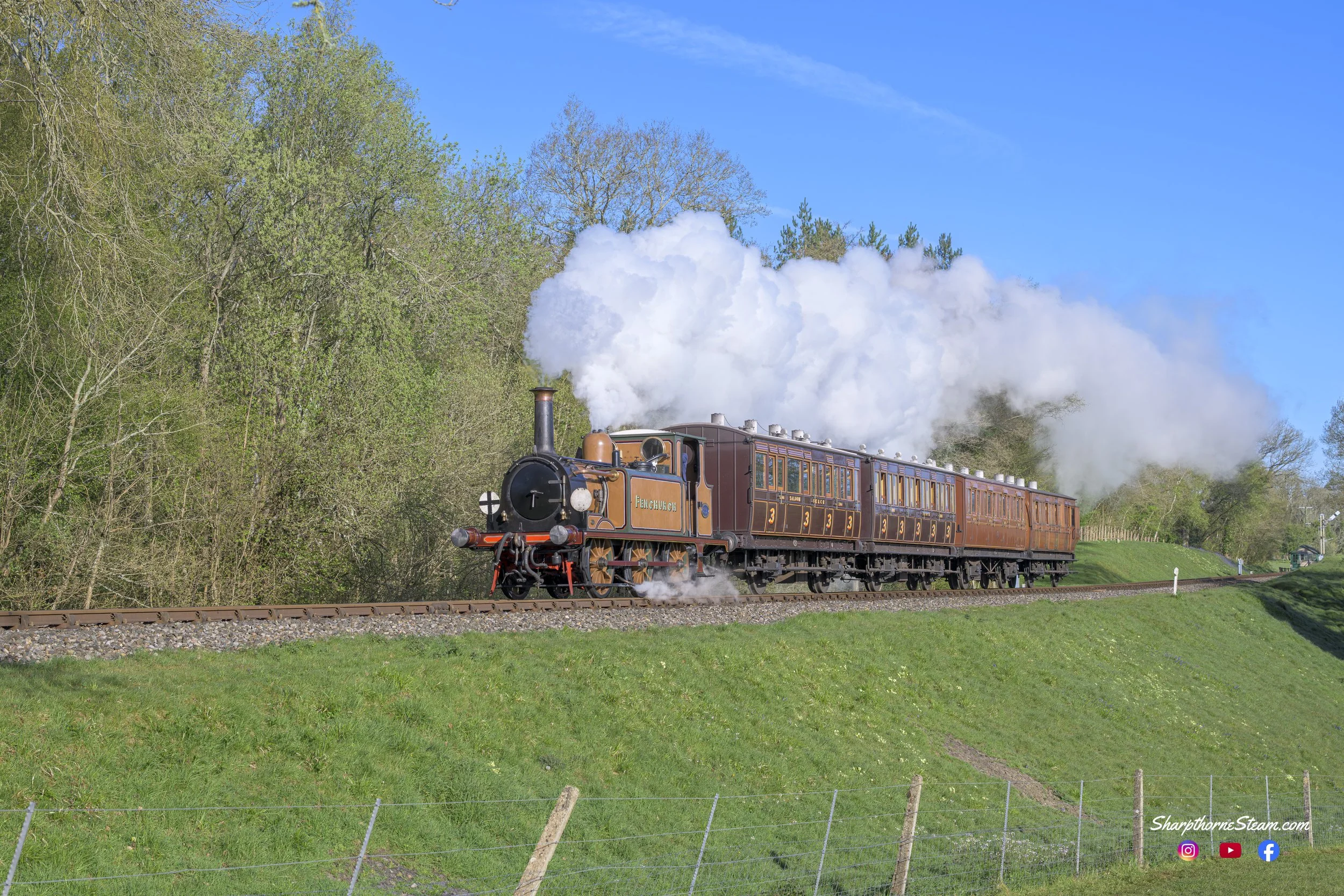 Hasty Terrier - No72 departs from Kingscote heading back to Horsted Keynes