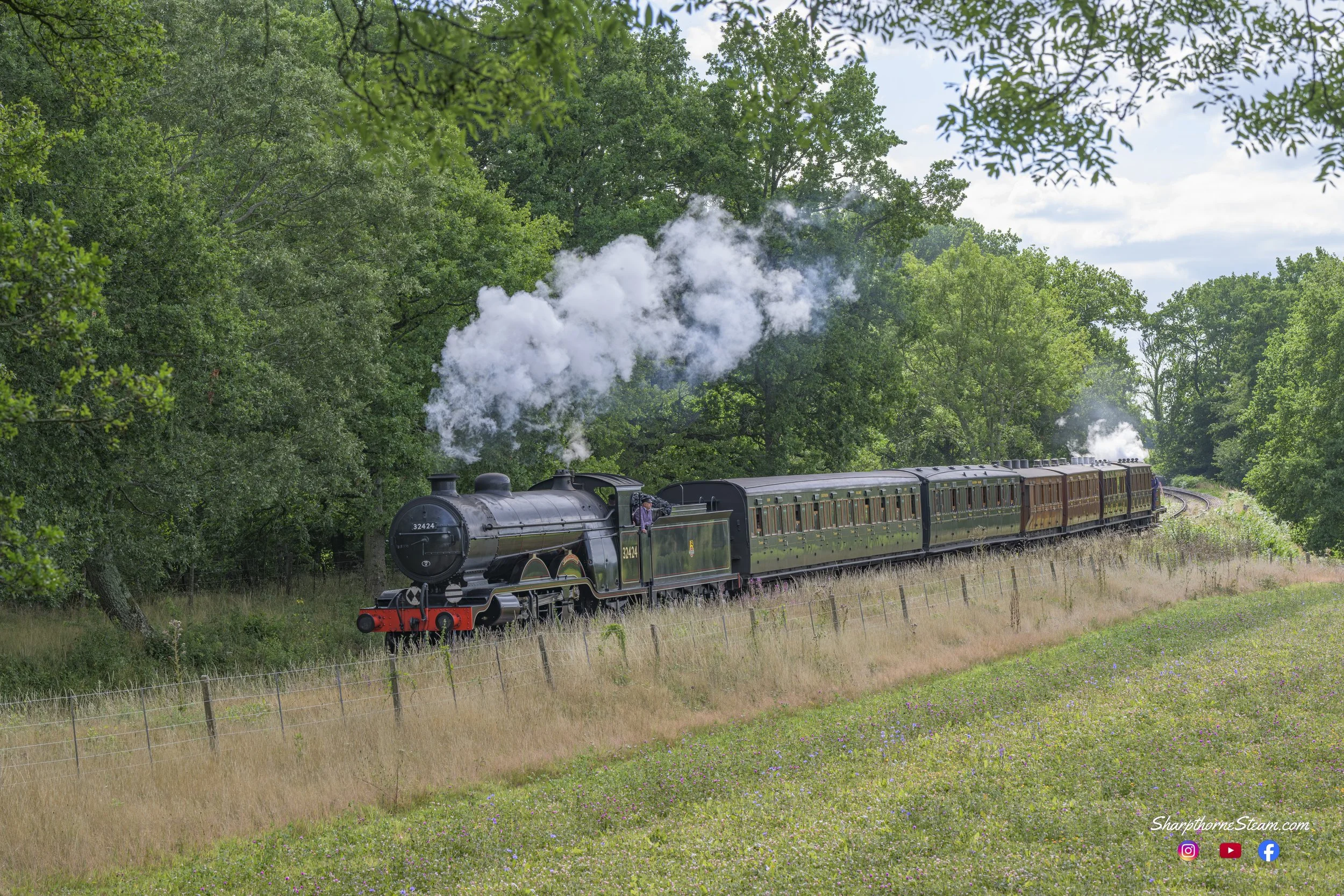 Summer Flowers - With a wild meadow of flowers on the right, No32424 "Beachy Head" has finished the climb at Freshfield and heads towards Town House Bridge (Aug'25)