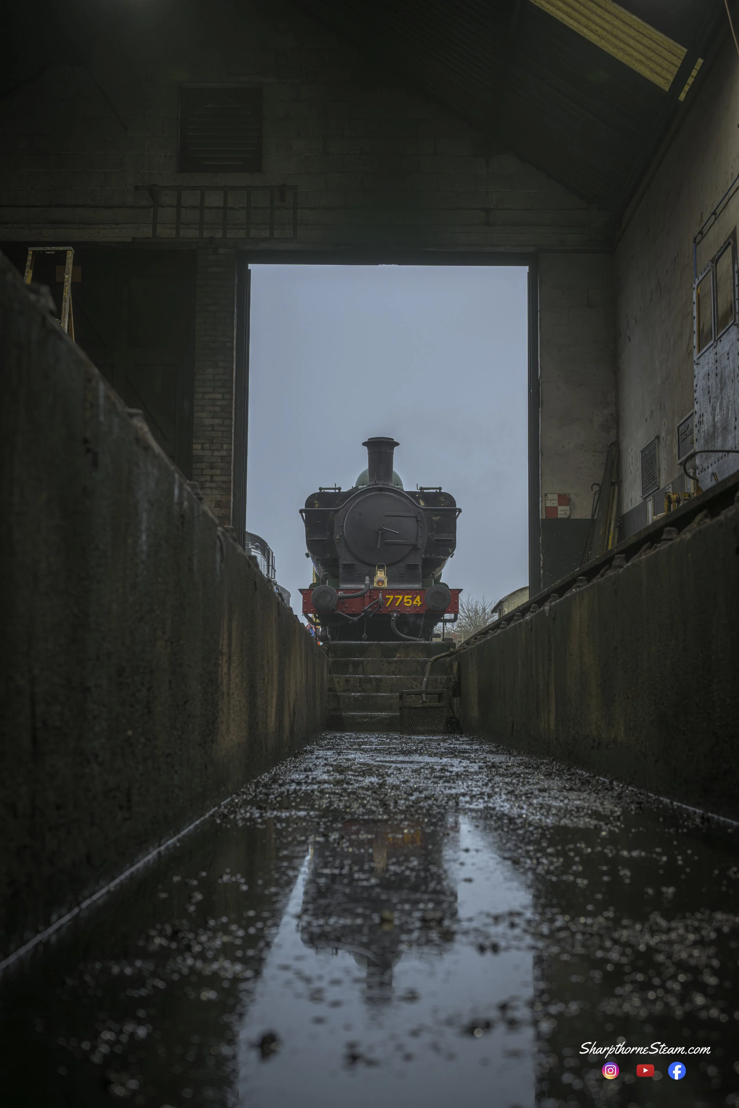 Preparing for the Pit - No7754 prepares to move forward to go over the pit to drop its fire.