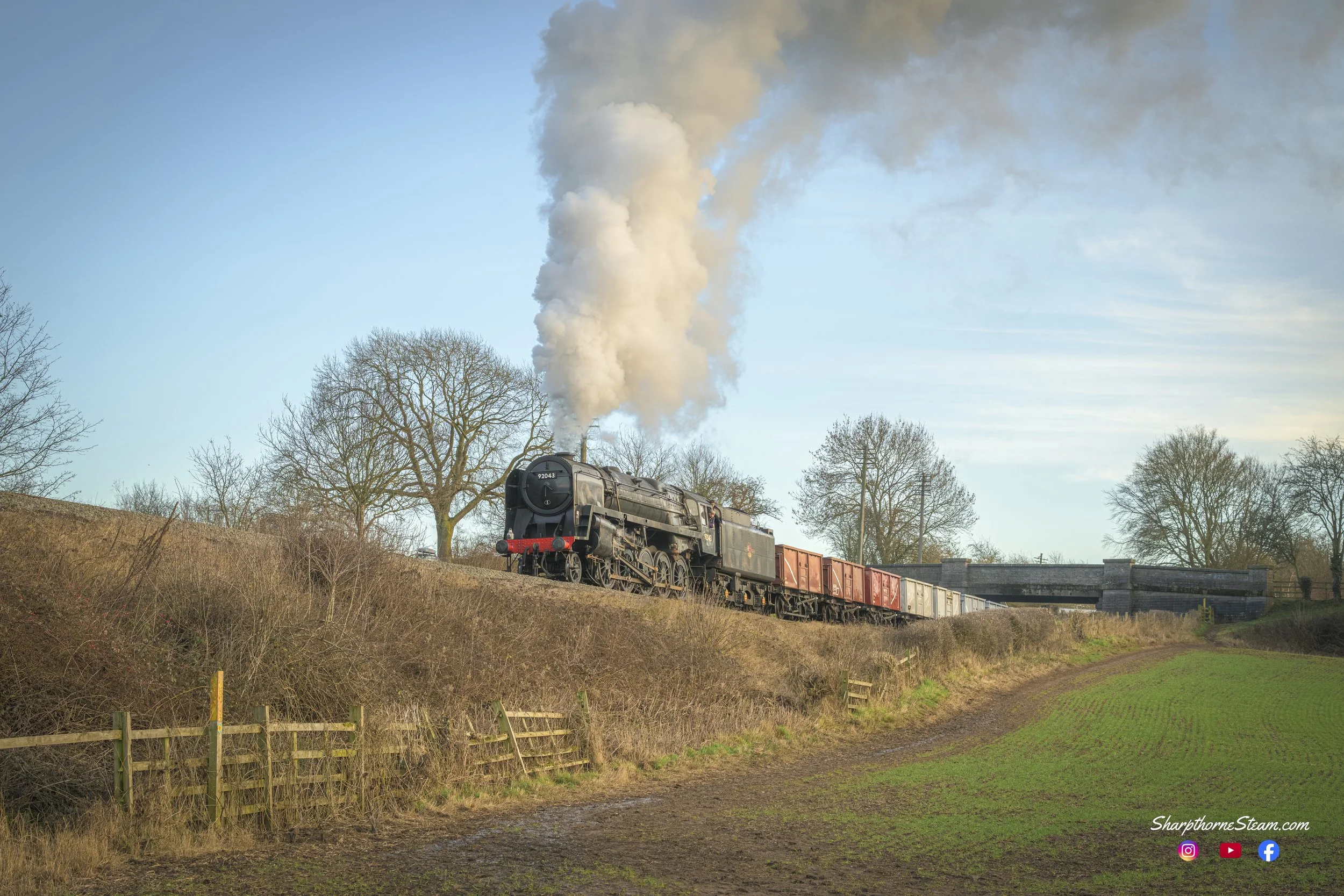 A North Facing Loco?! - Using the last of the Winter light, No92043 makes it way under Kinchley Bridge and back towards Quorn for a rest after a successful day of photography