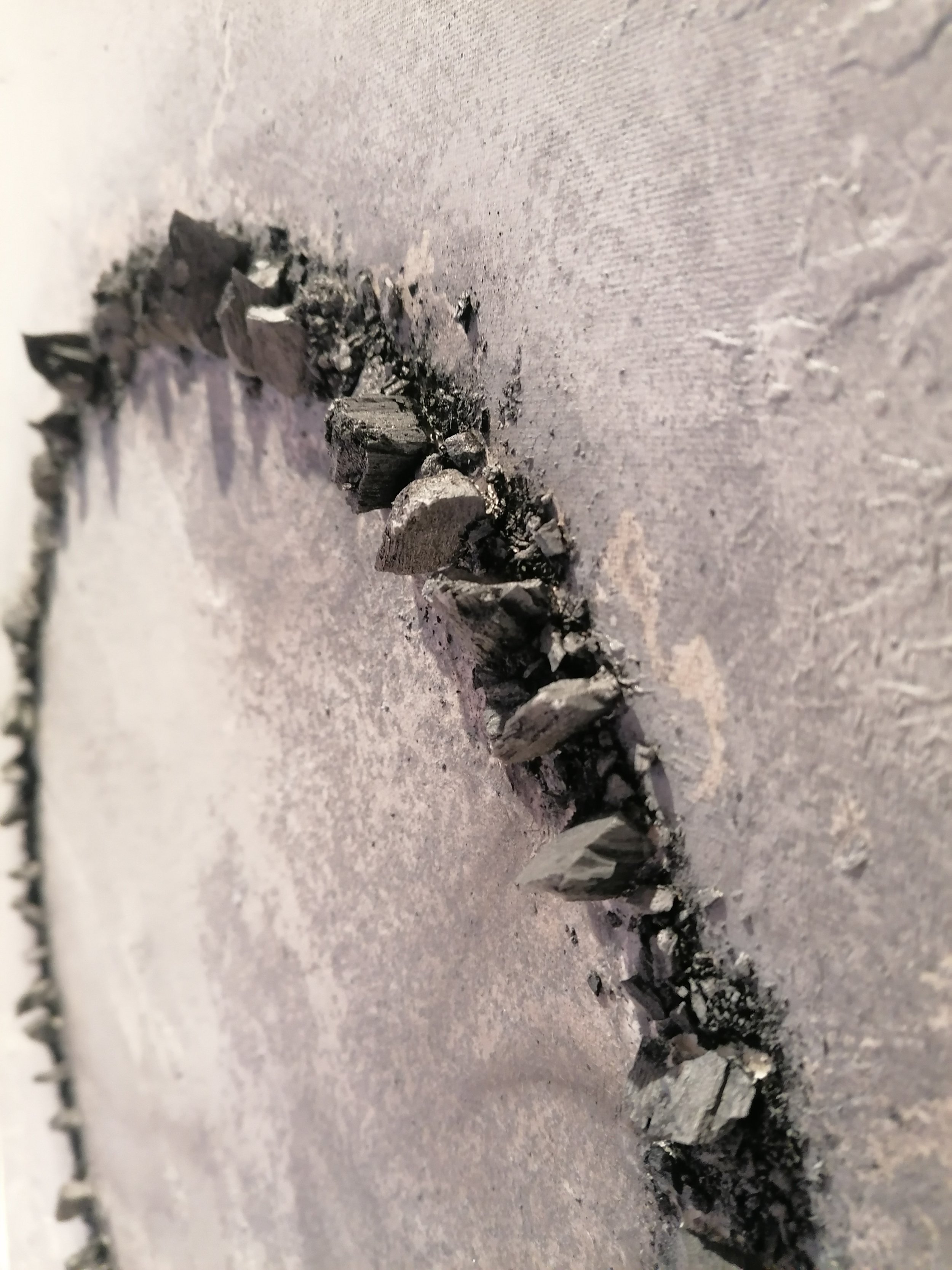 "Cercle arctique" de L'Artronome - Yann Bigot invite à une exploration visuelle profonde. Cette toile captivante, disponible à l'achat et en LOA, évoque une ronde ancestrale où les forces de l'Arctique révèlent leurs secrets à travers un portail myst