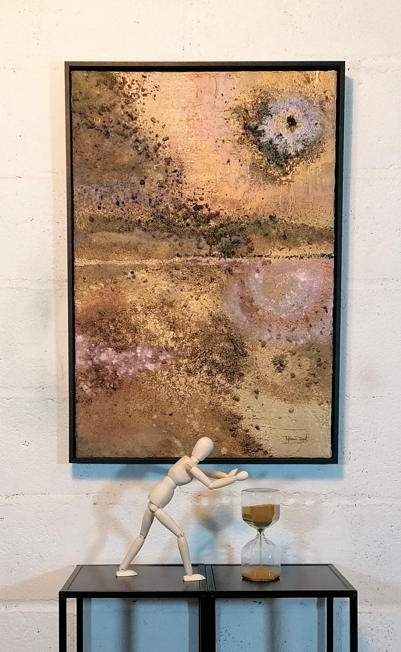 L'Artronome - Yann Bigot crée une symphonie visuelle avec "L'âge d'or". Disponible à l'achat et en LOA, cette toile onirique évoque la grandeur du cosmos et la profondeur spirituelle à travers une alchimie de couleurs dorées, bleues, roses et violett