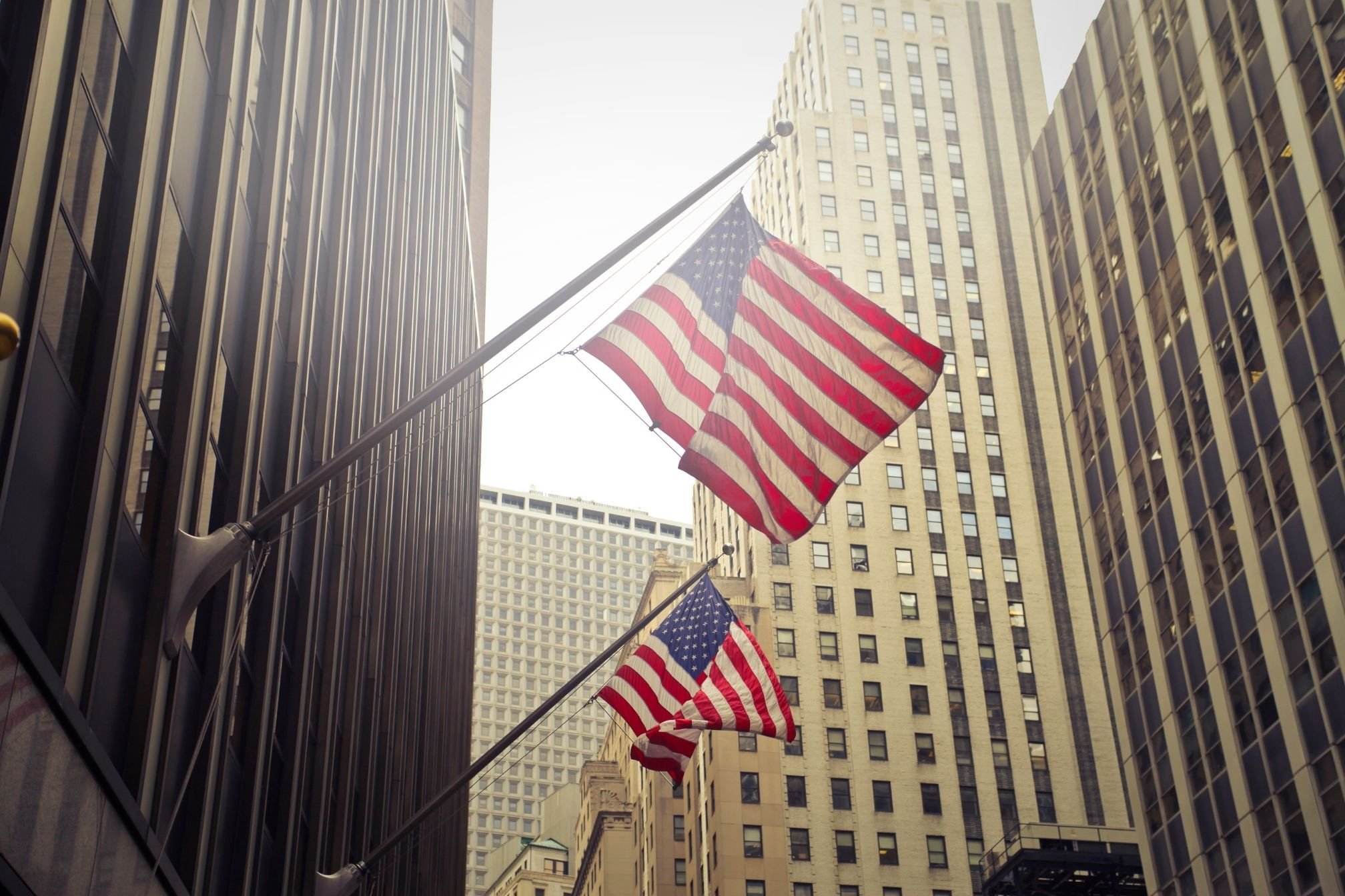 Comment investir sur le S&P 500 : Guide complet 2025 !