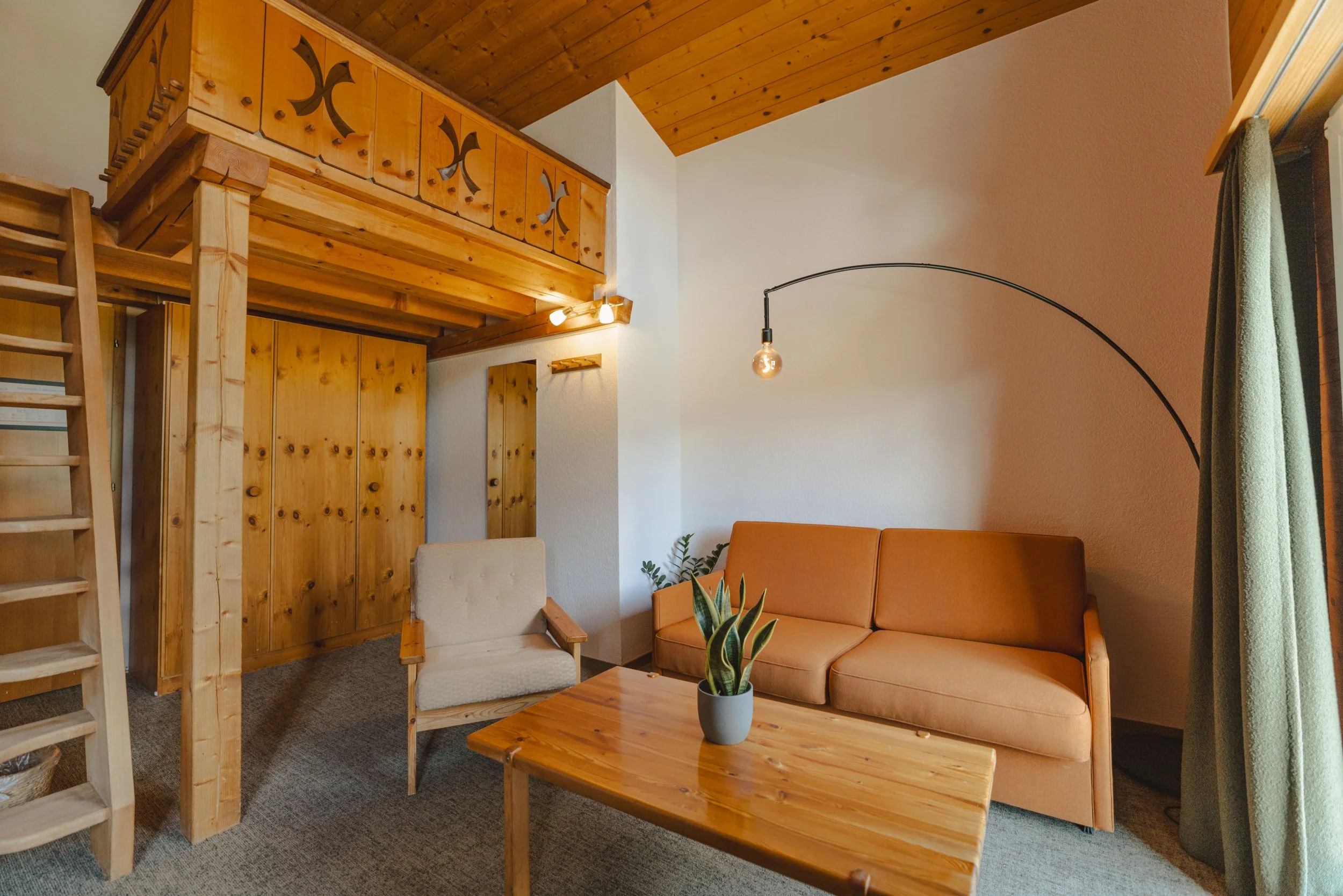rooms-102.jpg