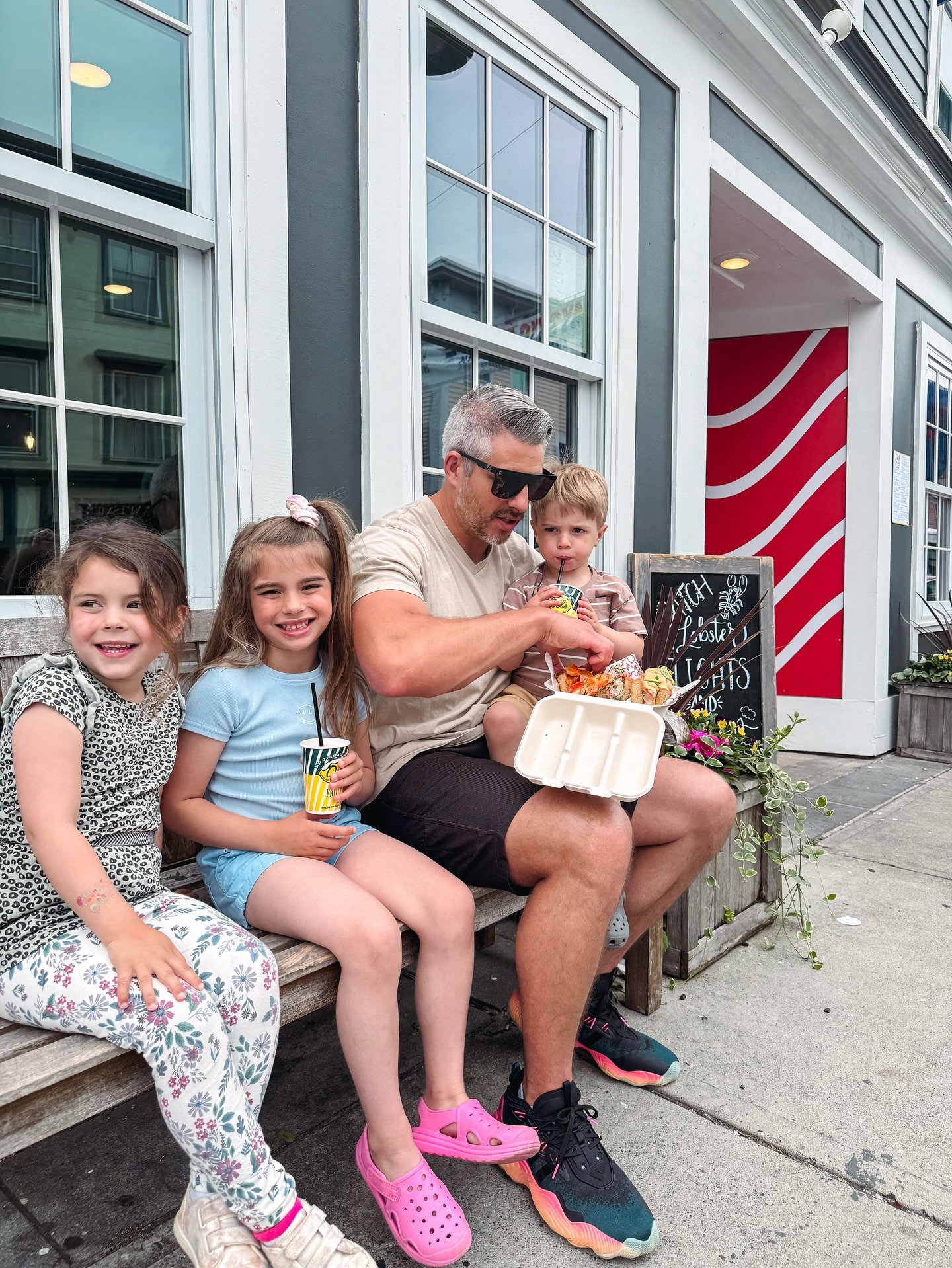 Take Dad on a flight and make it lobster 🦞 Happy Father&rsquo;s Day &bull; we&rsquo;re open until 6pm! 

#offthehookmystic #offthehook #itsoffthehook #lobsterflight #lobsterlover #downtownmystic #mysticct