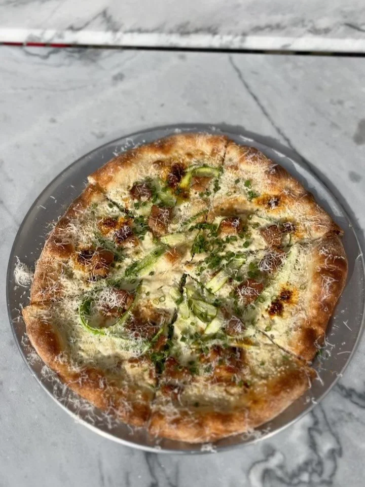 Nieuwe pizza&rsquo;s en gerechten, nieuw weer, jullie op ons terras, Corrie erbij in de keuken, zin in de lente!