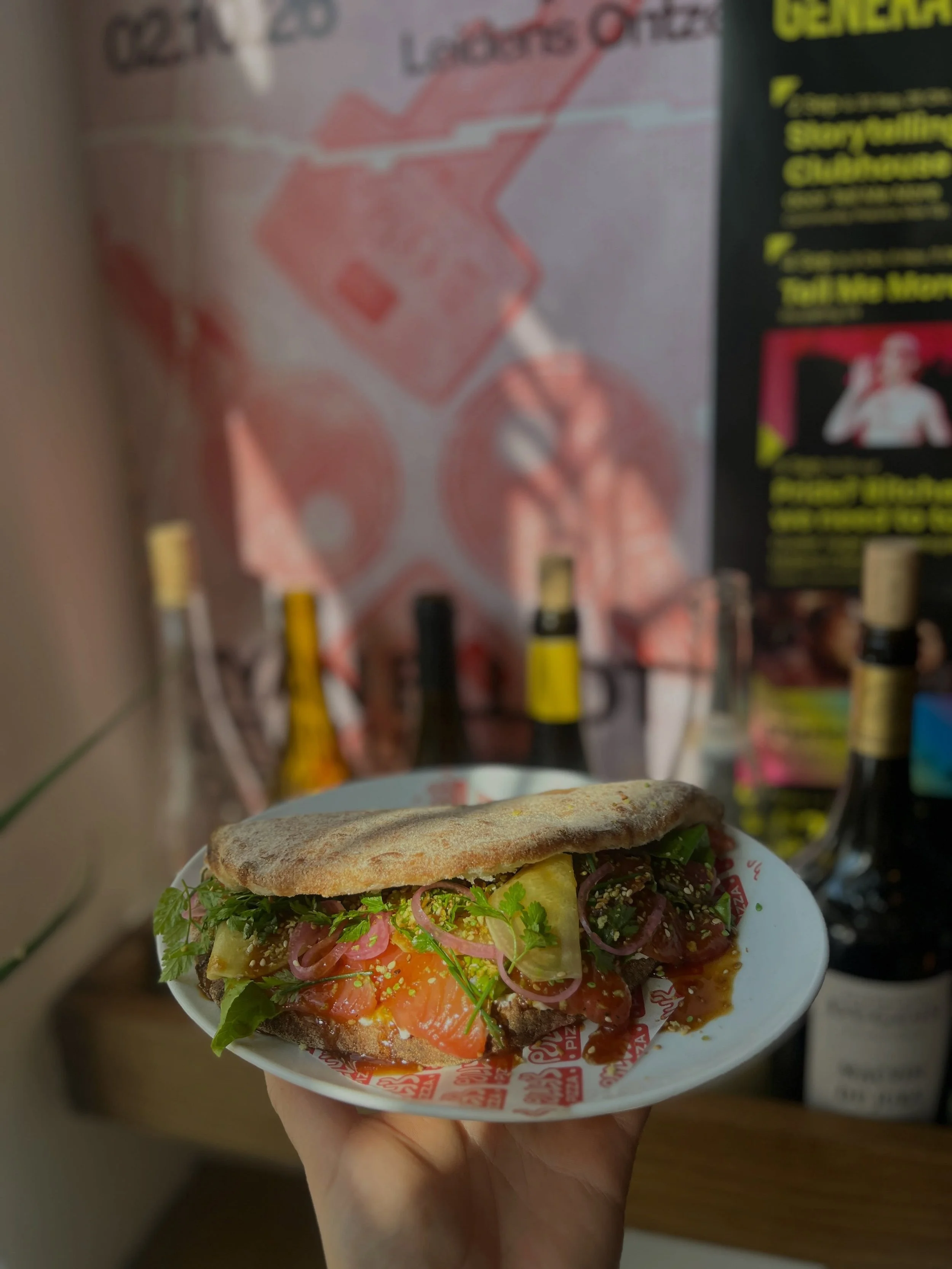 SANDWICH ZATERDAG! 

Vanaf 3 OKTOBER zetten we de lunchdeuren weer open! Dit seizoen in een iets ander jasje. Elke zaterdag kun je tussen 12.00 en 15.00 bij ons terecht voor sandwiches, salades en desserts. Na 15.00 ben je welkom in de wijnbar met ee