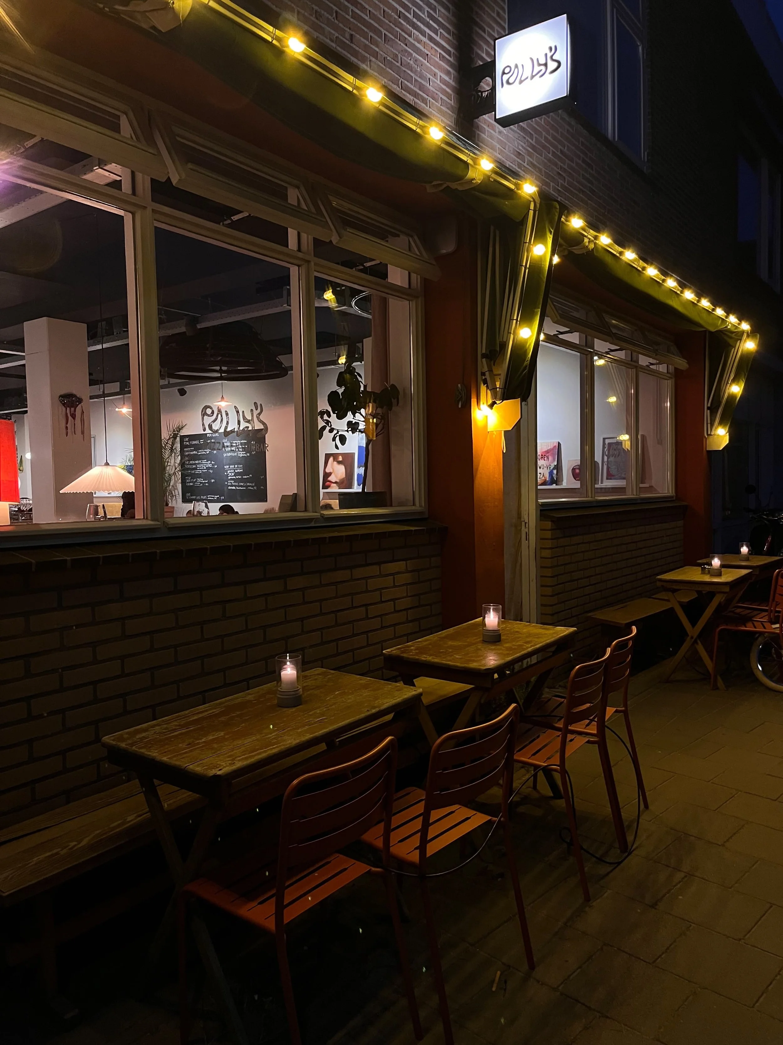 Polly&rsquo;s eerste herfst! De donkere dagen maken we weemoedig. Bijna een jaar geleden kregen we de sleutel van het toenmalige caf&eacute;. Lange lange dagen klussen tot diep in de donkere avond. Zo wonderlijk hoe snel die plek na de opening een th