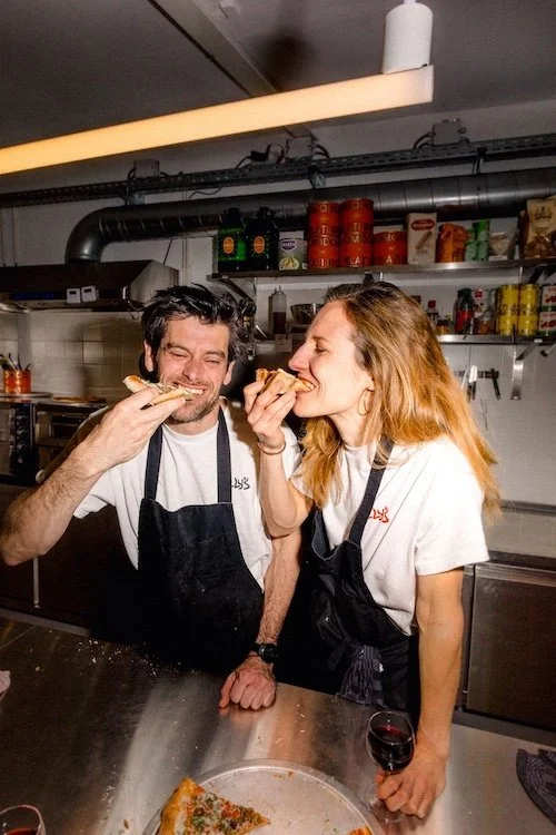Mark en Robin in Polly's Pizza Keuken