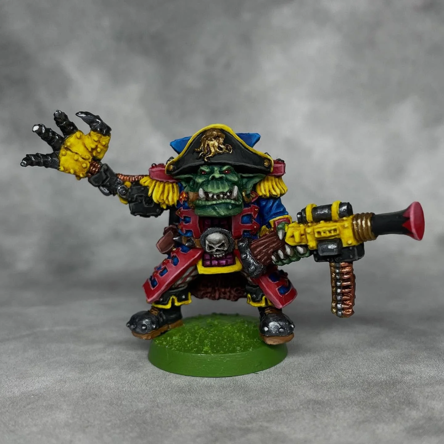 Don&rsquo;t forget that you can pick up my whole range of orcs on pre-order via the link in my bio #orcs #oldhammer #pirates #spacepirates #spaceorkswerefun #kevadamssculptor