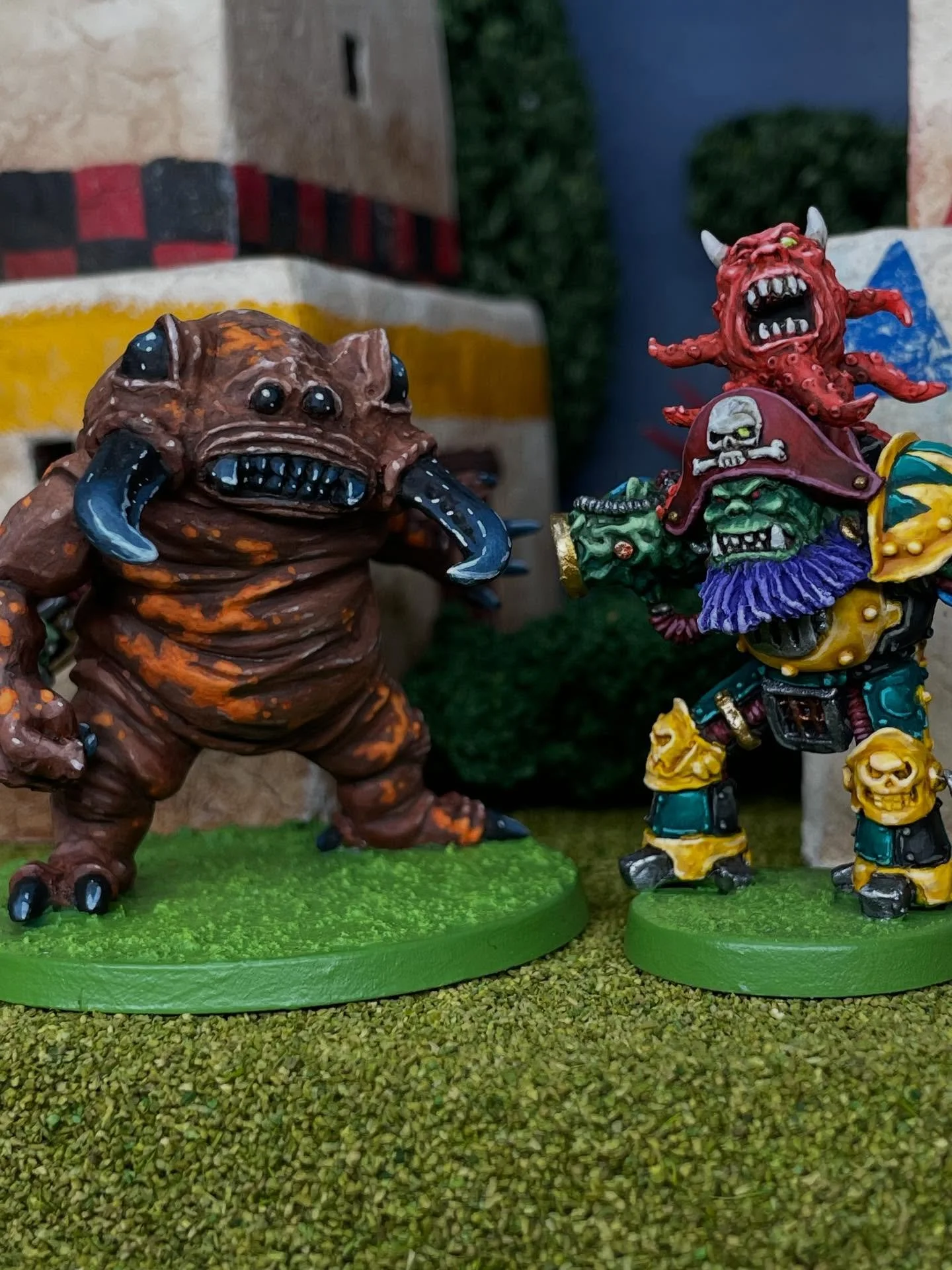 Captain Ogvang attempts to drive a wild Cave Hulk out of the orc village. Both minis available along with a whole host of others on my website #orcs #oldhammer #freebooter #spaceorkswerefun #umberhulk