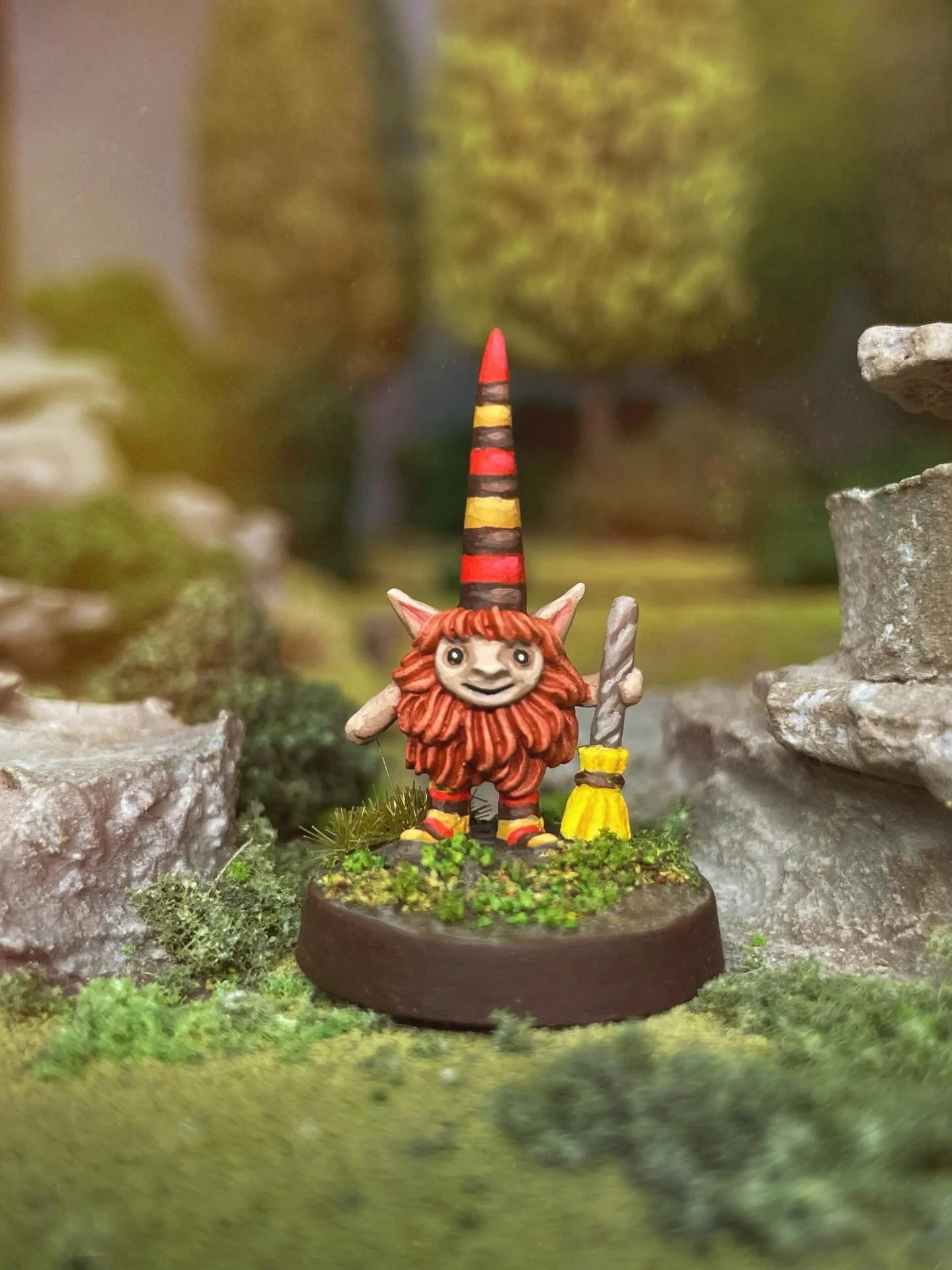 Hobert loves to sweep and tidy around the house, even if he is a bit of a dust bunny himself. You can pick him up with his friends on Kickstarter via the link in my bio #ttrpg #hob #huldrefolk #sidhe #handsculpted