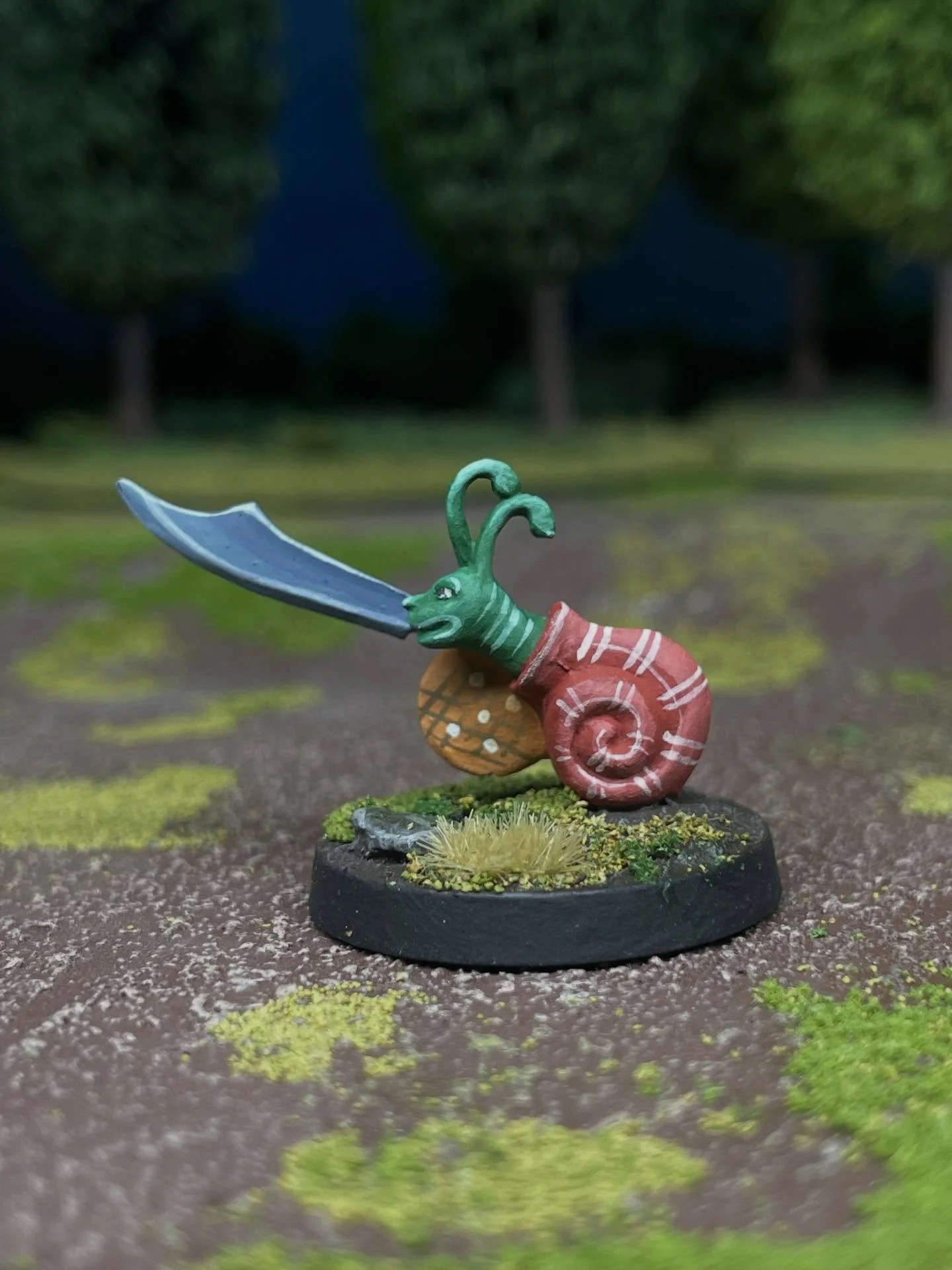 Snails constantly feature in medieval marginalia, this one is particularly well armed. Grab him@and his friends over on KS #medievalmarginalia #medievalmanuscript #snail #miniatures #handsculpted