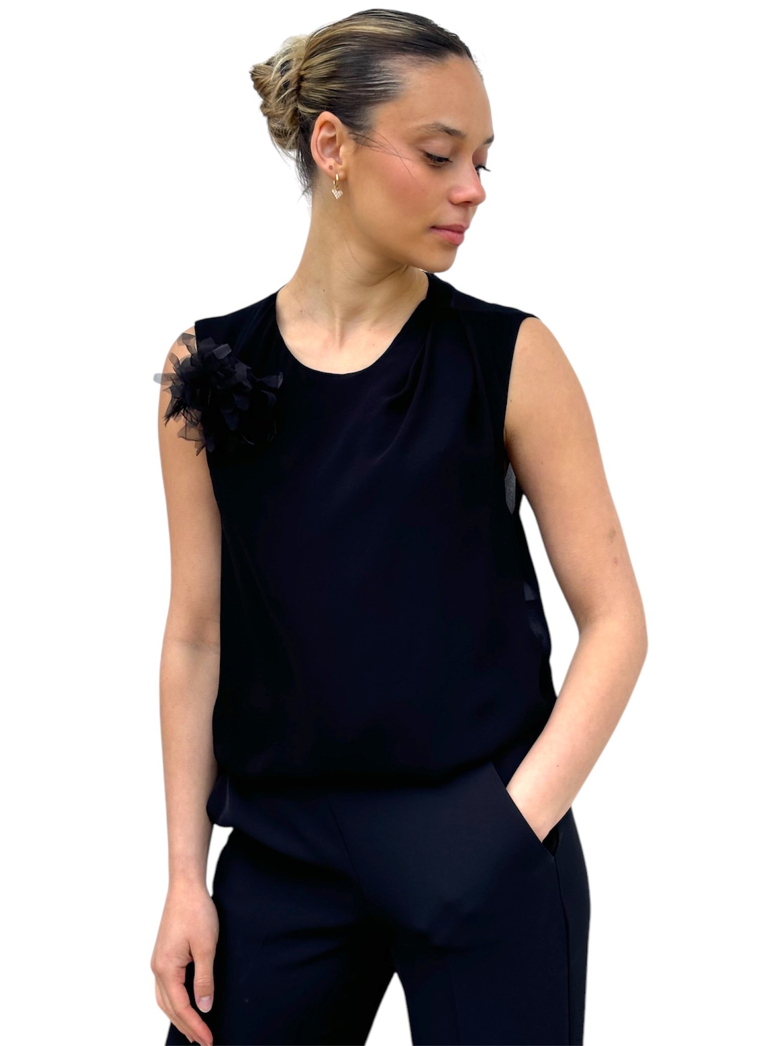 TOP NERO CON SPILLA FIORE IMPERIAL Tg.S