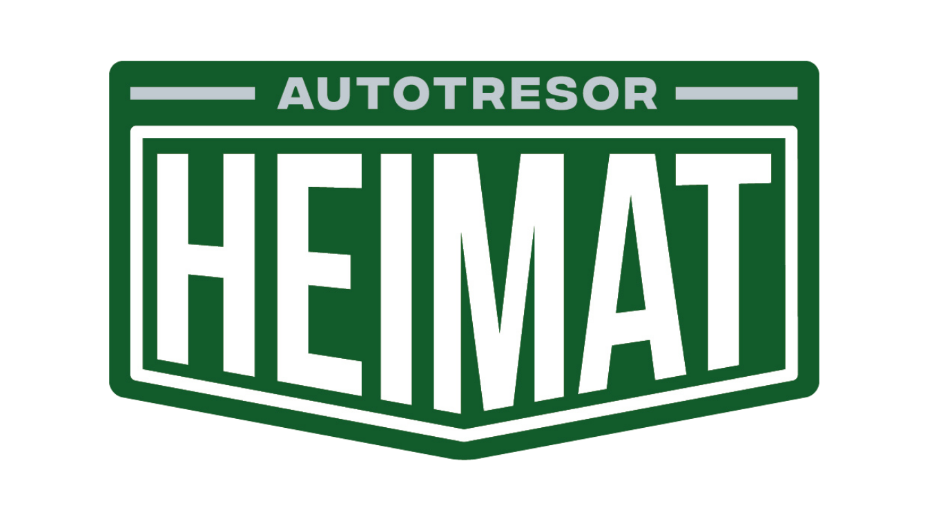 Ein grünes Logo mit Weißschrift, das den Namen 'HEIMAT' trägt, und oben den Schriftzug 'AUTOTRESOR'.