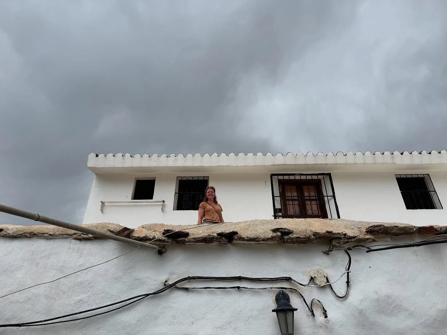 New house for sale! When we are not making wine or building new kitchens for our guests 🙃 we also still sell houses in our area. Like this charming partially renovated house in a quiet hamlet called Los Galvez for only €42.500.
•
Check out