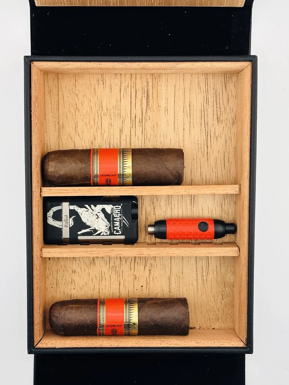 An alternate divider arrangement leaves a central space for your own cutter and lighter.