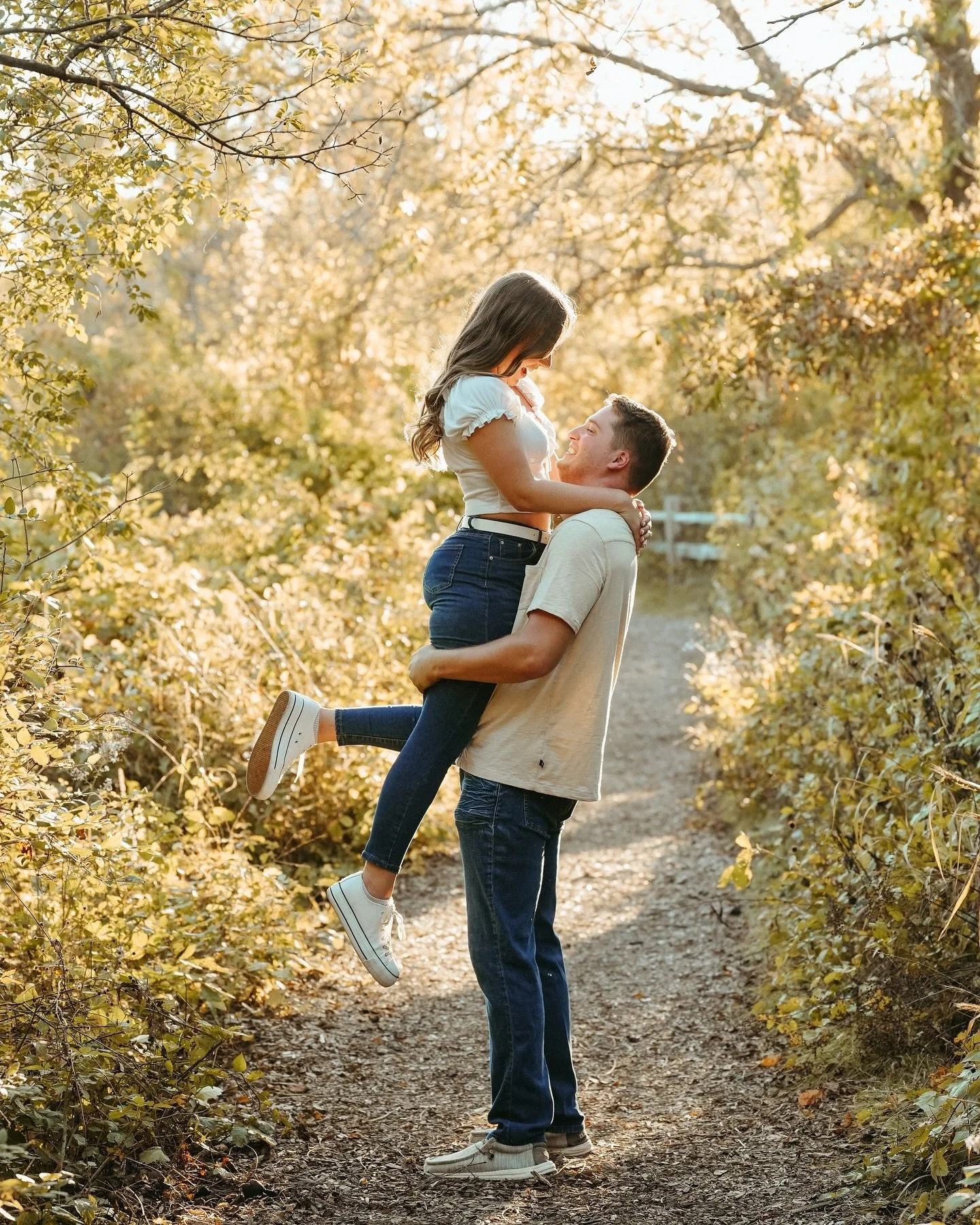 📸 Now Booking Couple &amp; Family Photoshoots! 📸

Capture the beauty of the season with your loved ones! I&rsquo;m currently offering couple and family photoshoots for just $200. Don&rsquo;t miss out on the gorgeous fall colors and leaves&mdash;per