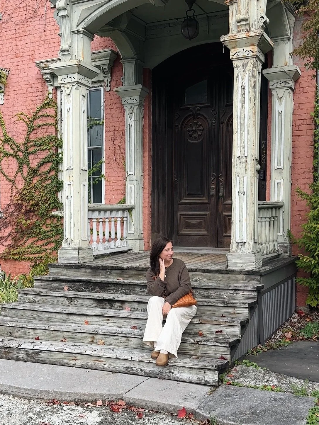 A day in #hudson #newyork is always a great day 🍁 Some favorites&hellip;breakfast @leperchehudson. Strolling along Warren Street and popping into art galleries (a favorite is @carriehaddadgallery) Coffee/Matcha @hudson_roastery. French antiques from