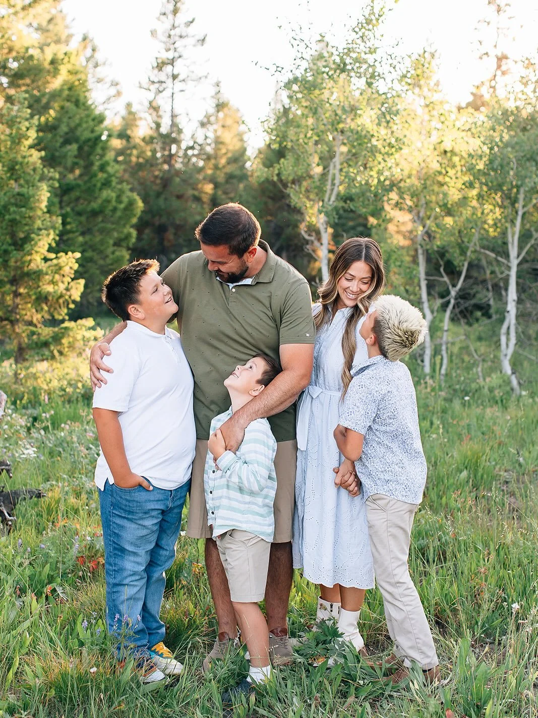 Long time no post 🙈 life has been full with moving and all the things&mdash;but I&rsquo;m finally back and ready for family photo season! 🍂📸
Fall always fills up fast, so if updated family photos are on your list this year, let&rsquo;s get you on 