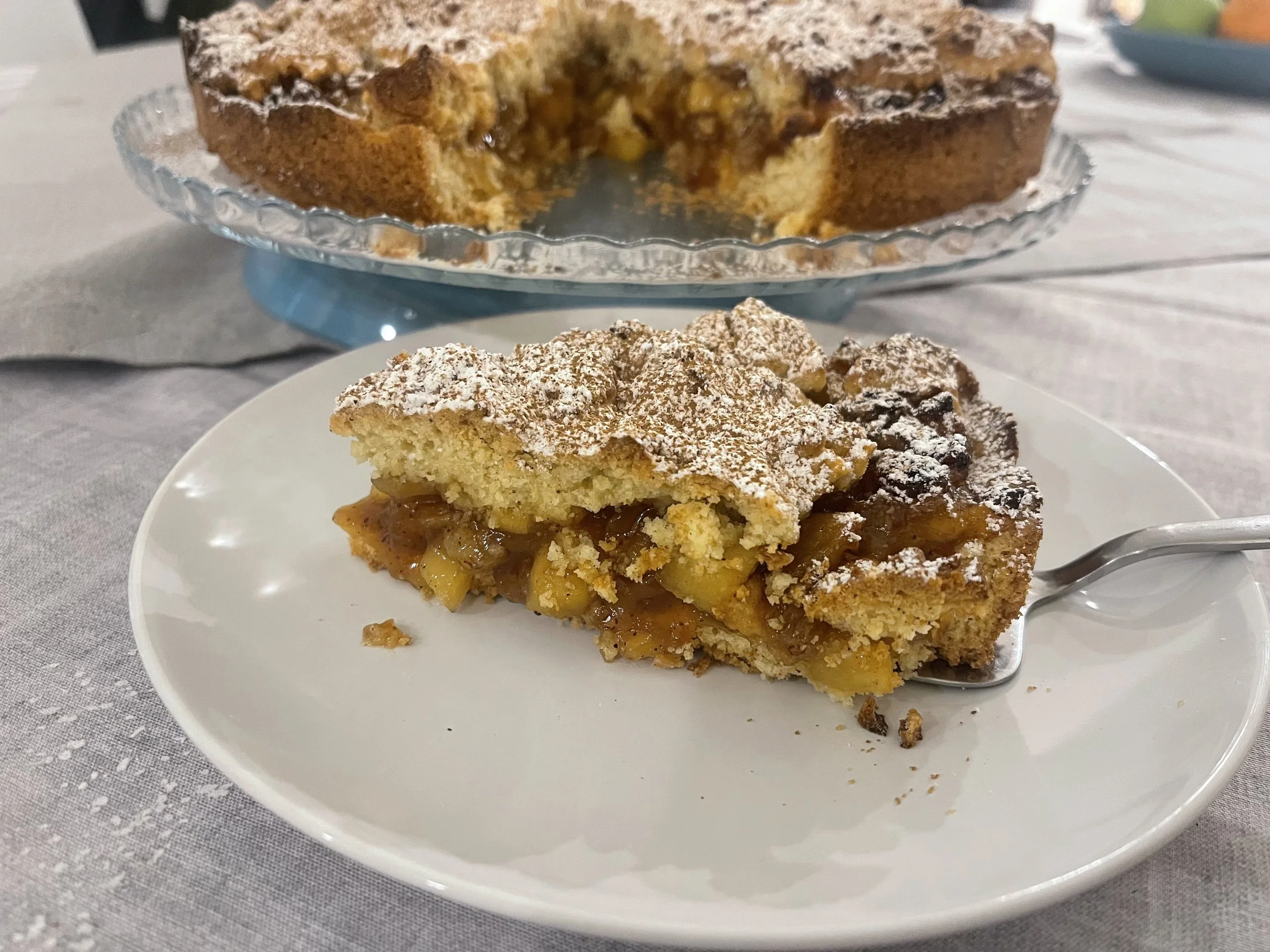 🥧 Μηλόπιτα καραμελωμένη με μαρμελαδένια γέμιση, σταφίδες & κραμπλ