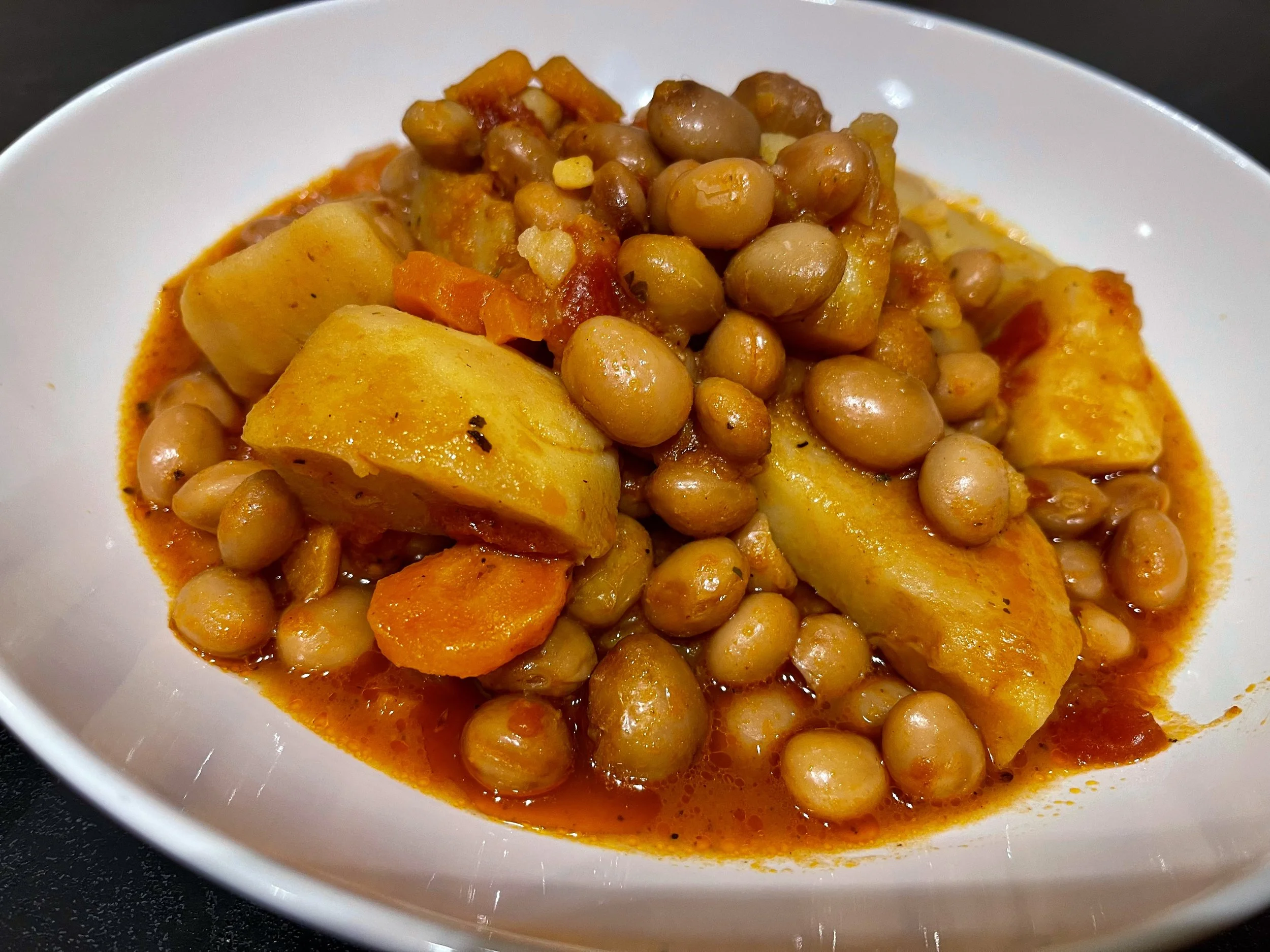 🫘 Μπαρμπουνοφάσουλα ή χαντρες γιαχνί με πατάτες