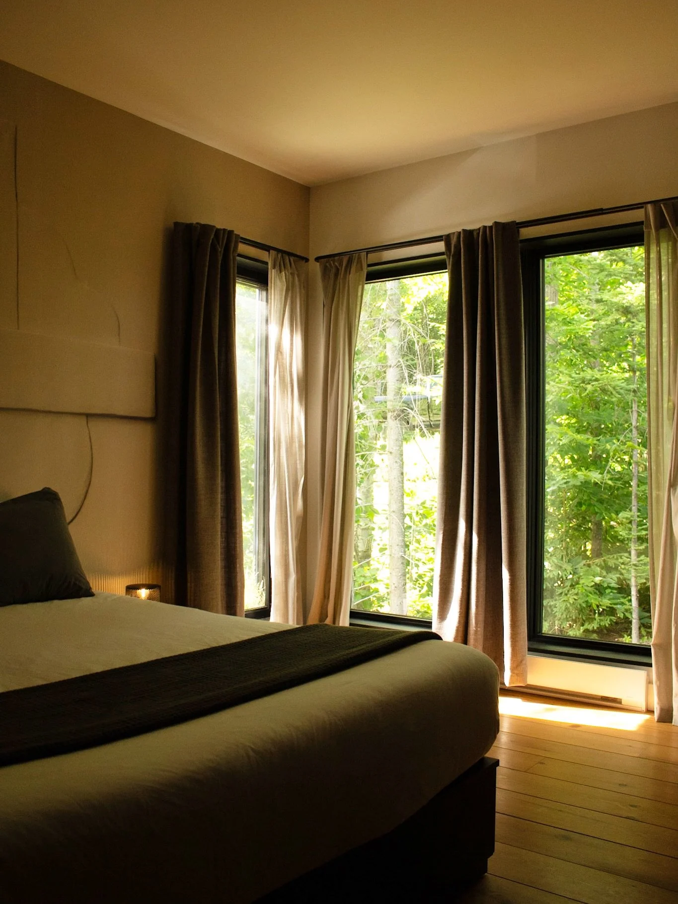 Hintercabin X, a place where you&rsquo;re surrounded by nature. 15 min away from Mont-Tremblant. 🏔️🌲