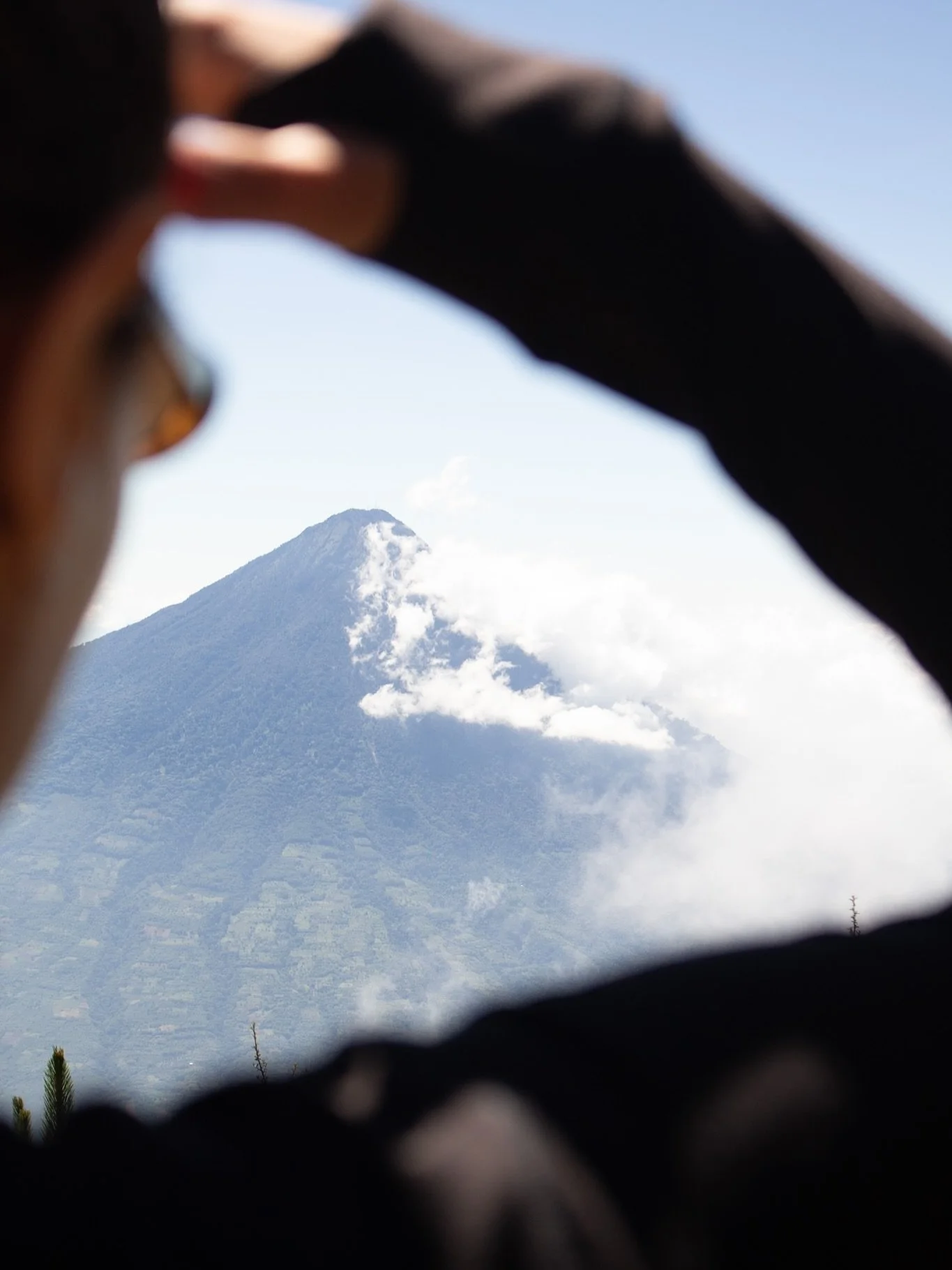 Same volcano, different hours. ⛰️🌋