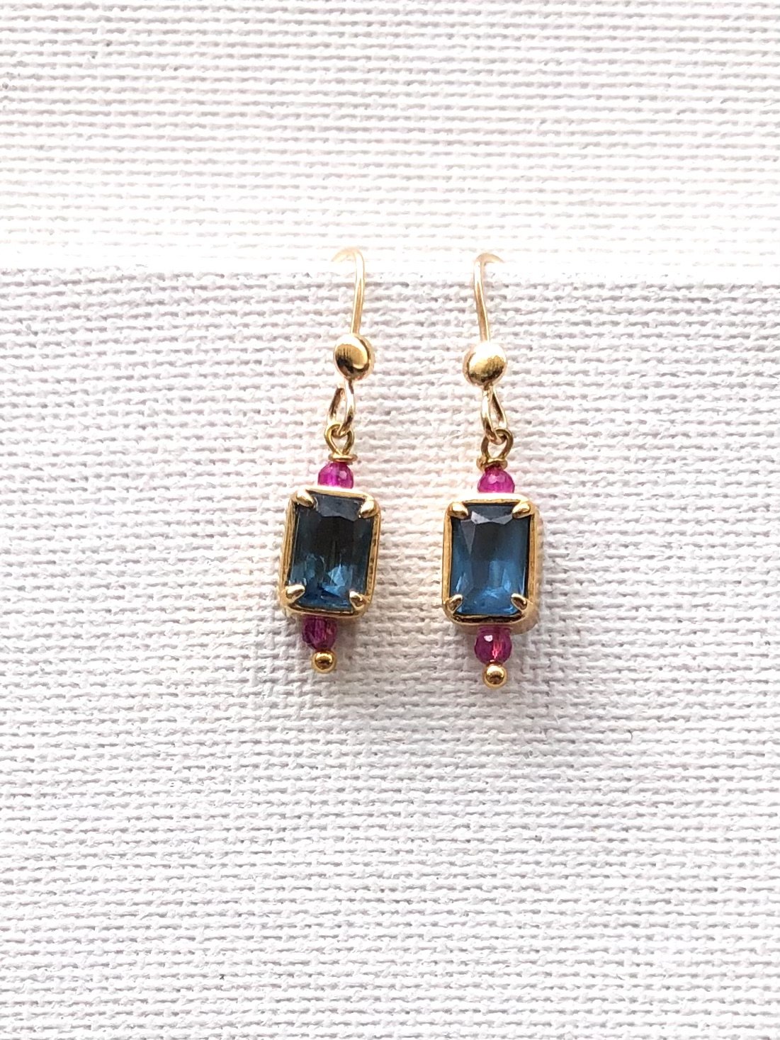 Mini avec topaze bleue et spinelle rose