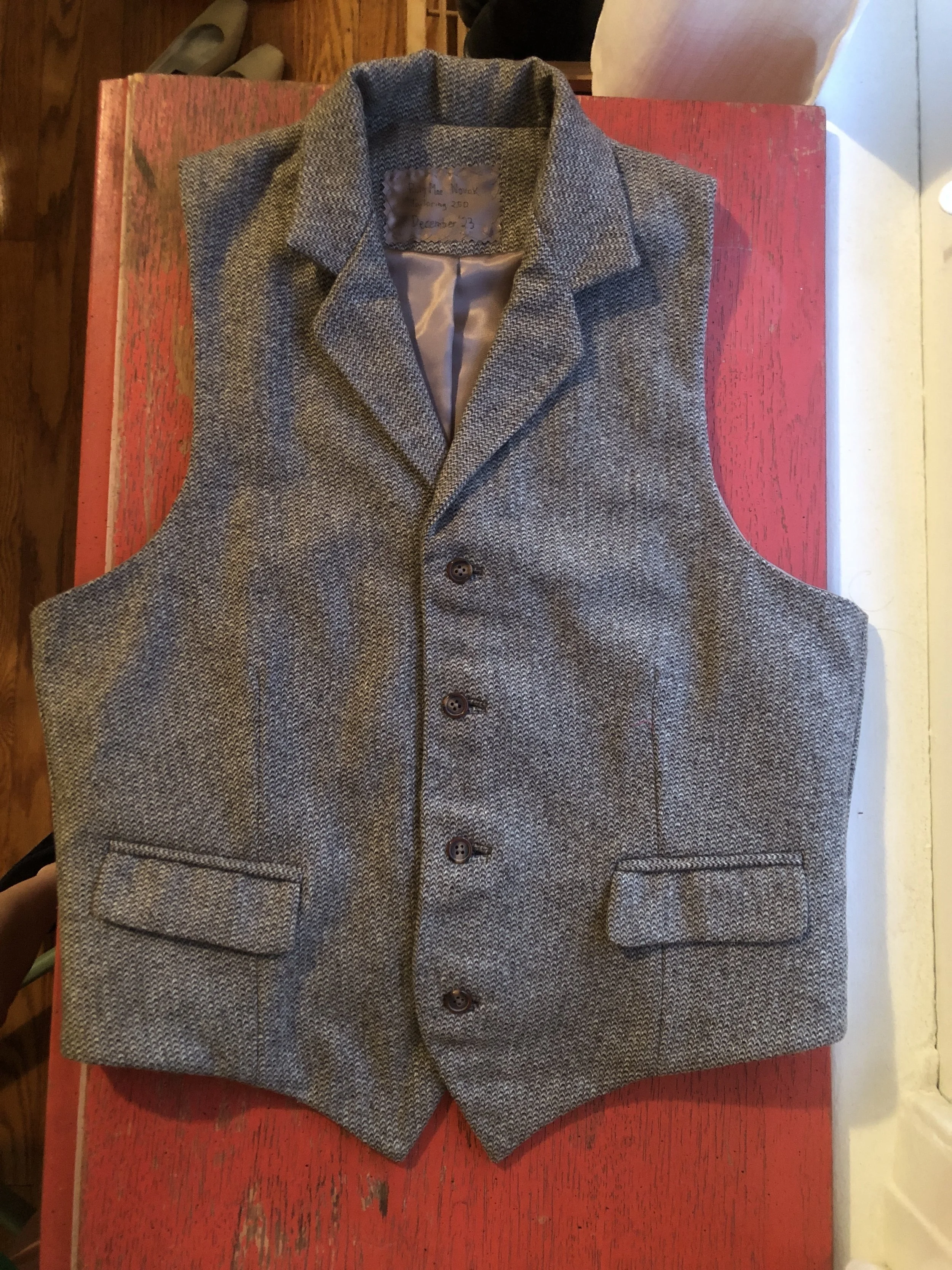 Men's collared vest